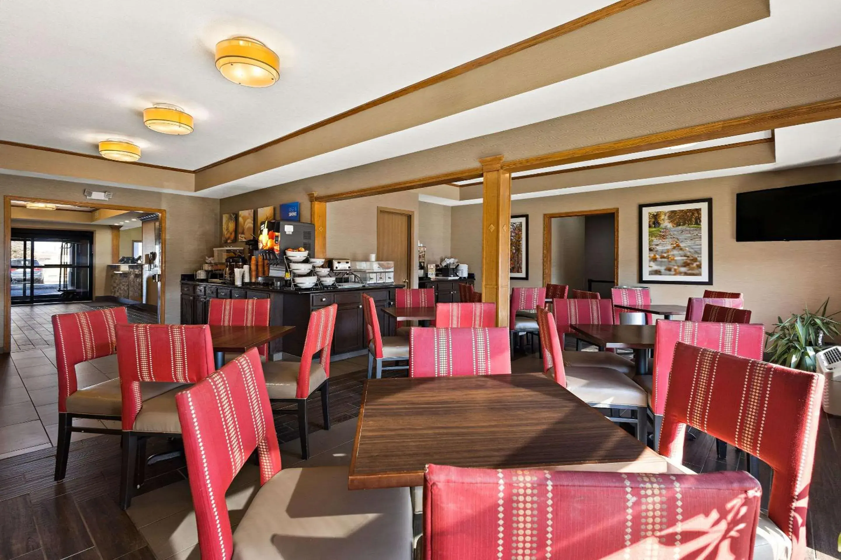 Breakfast in Comfort Inn Huntington Near University Breakfast in Comfort Inn Huntington Near University