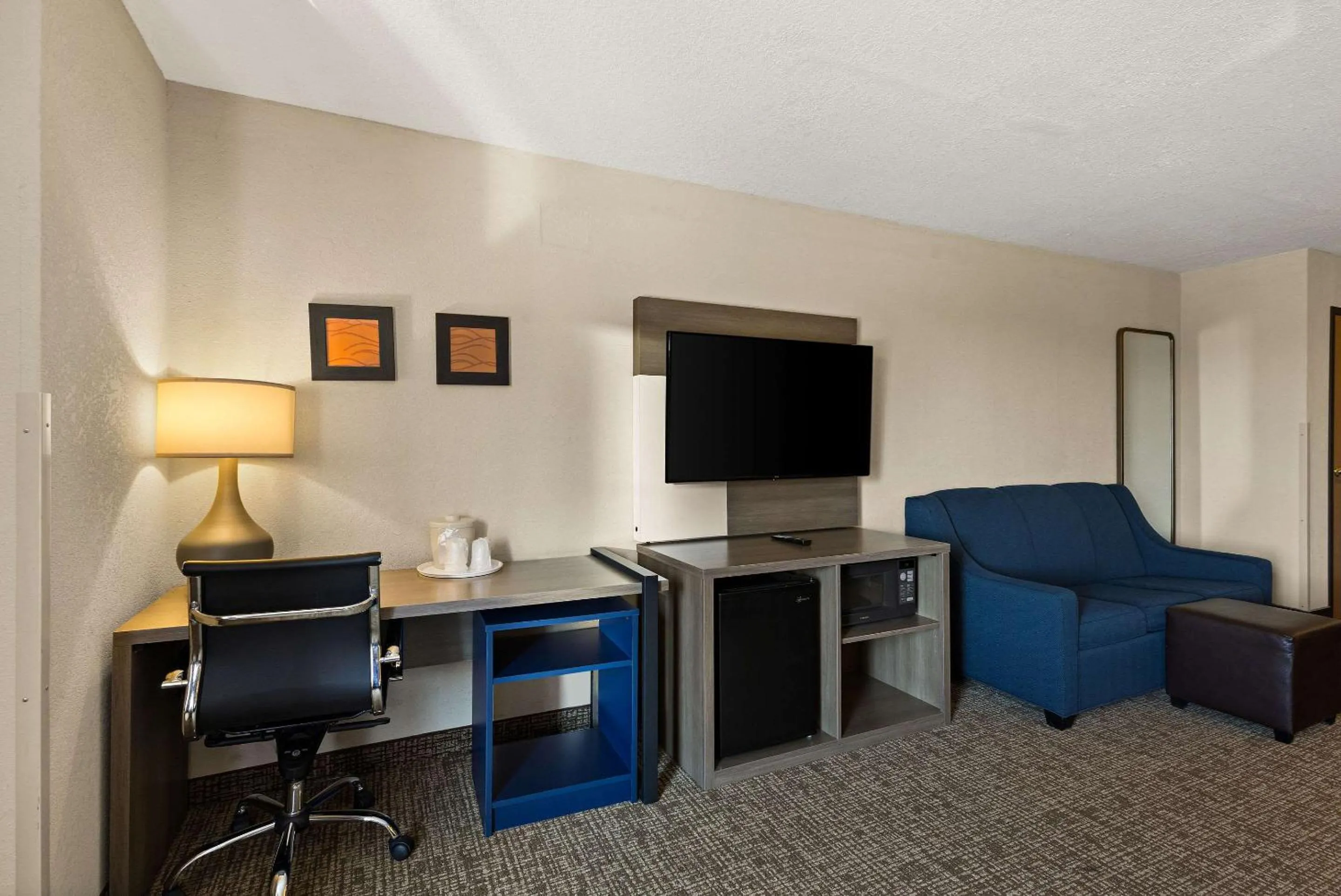 Bedroom in Comfort Inn Huntington Near University