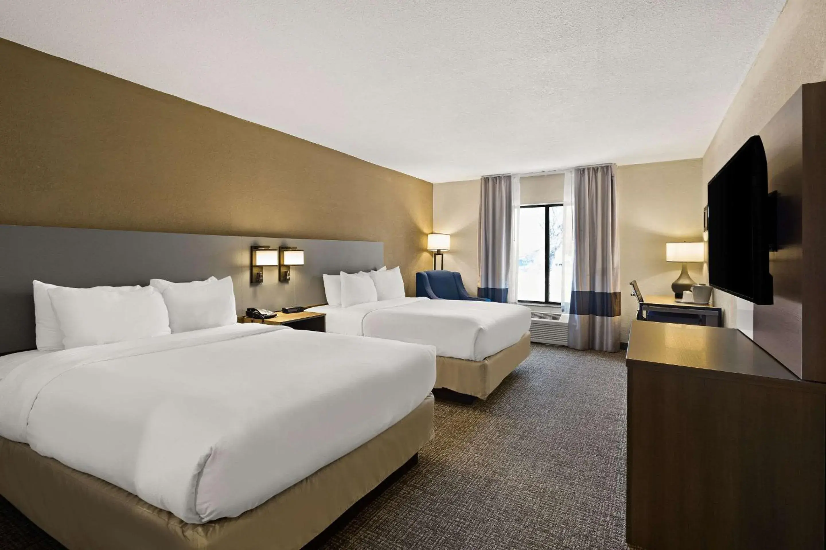 Bedroom, Bed in Comfort Inn Huntington Near University Bedroom, Bed in Comfort Inn Huntington Near University