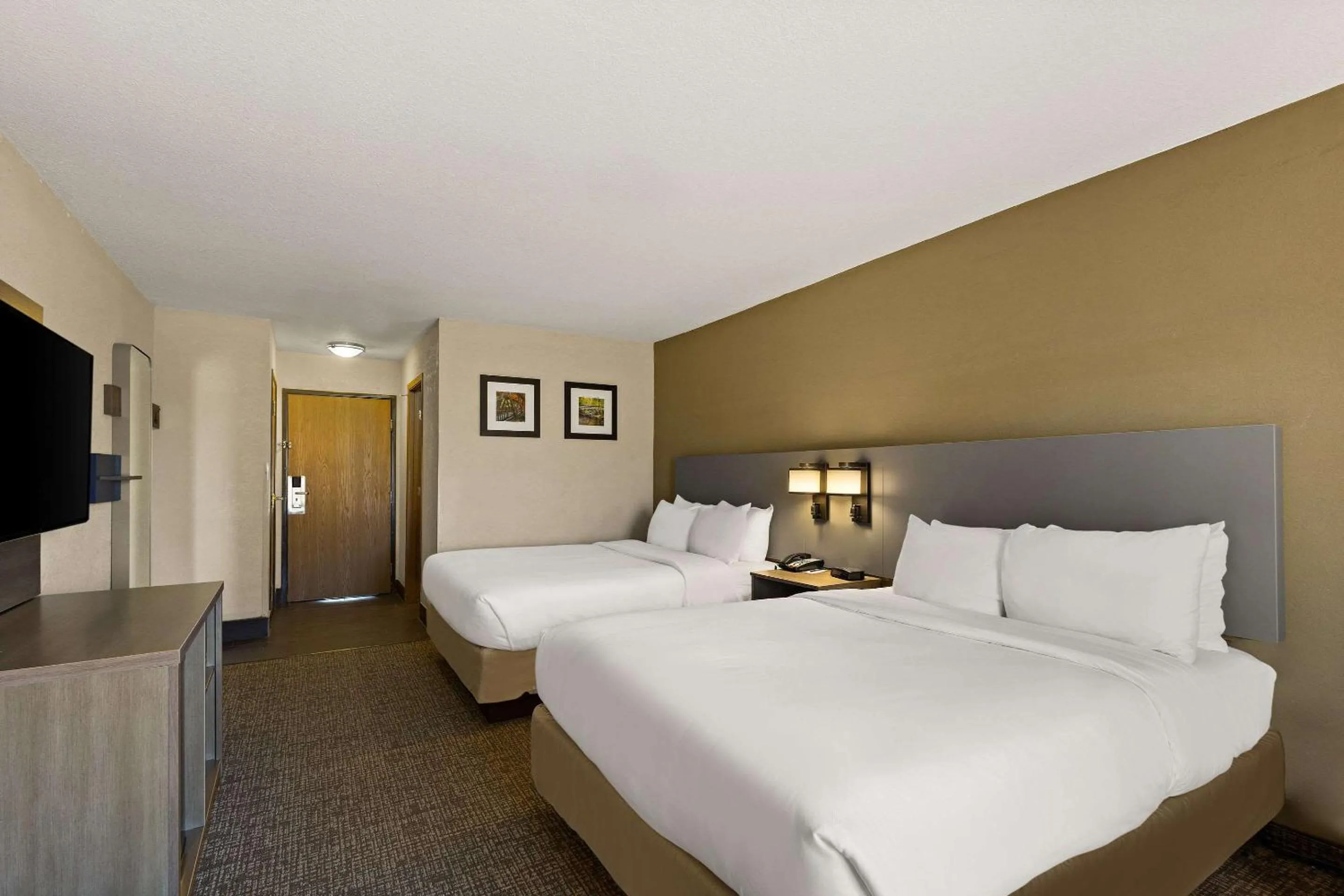 Bedroom, Bed in Comfort Inn Huntington Near University