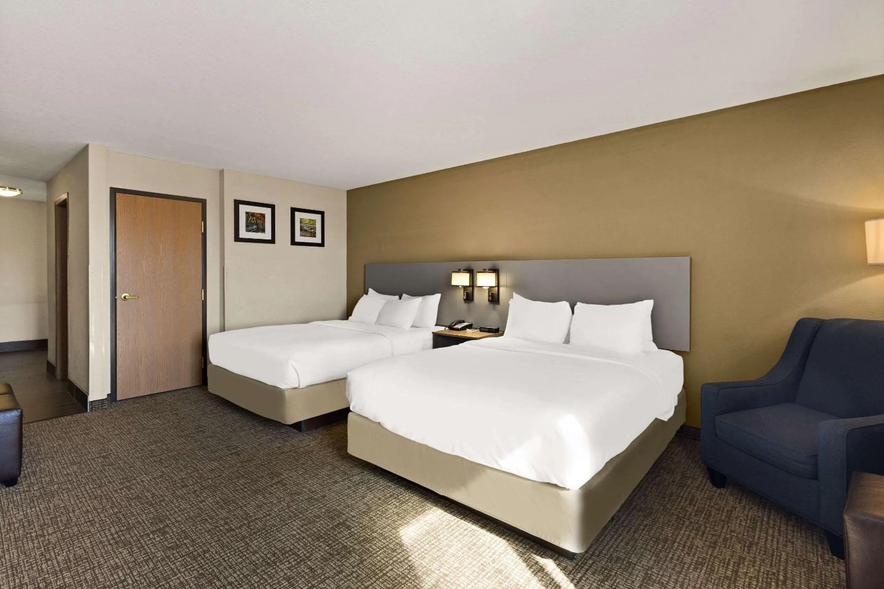 Bedroom, Bed in Comfort Inn Huntington Near University