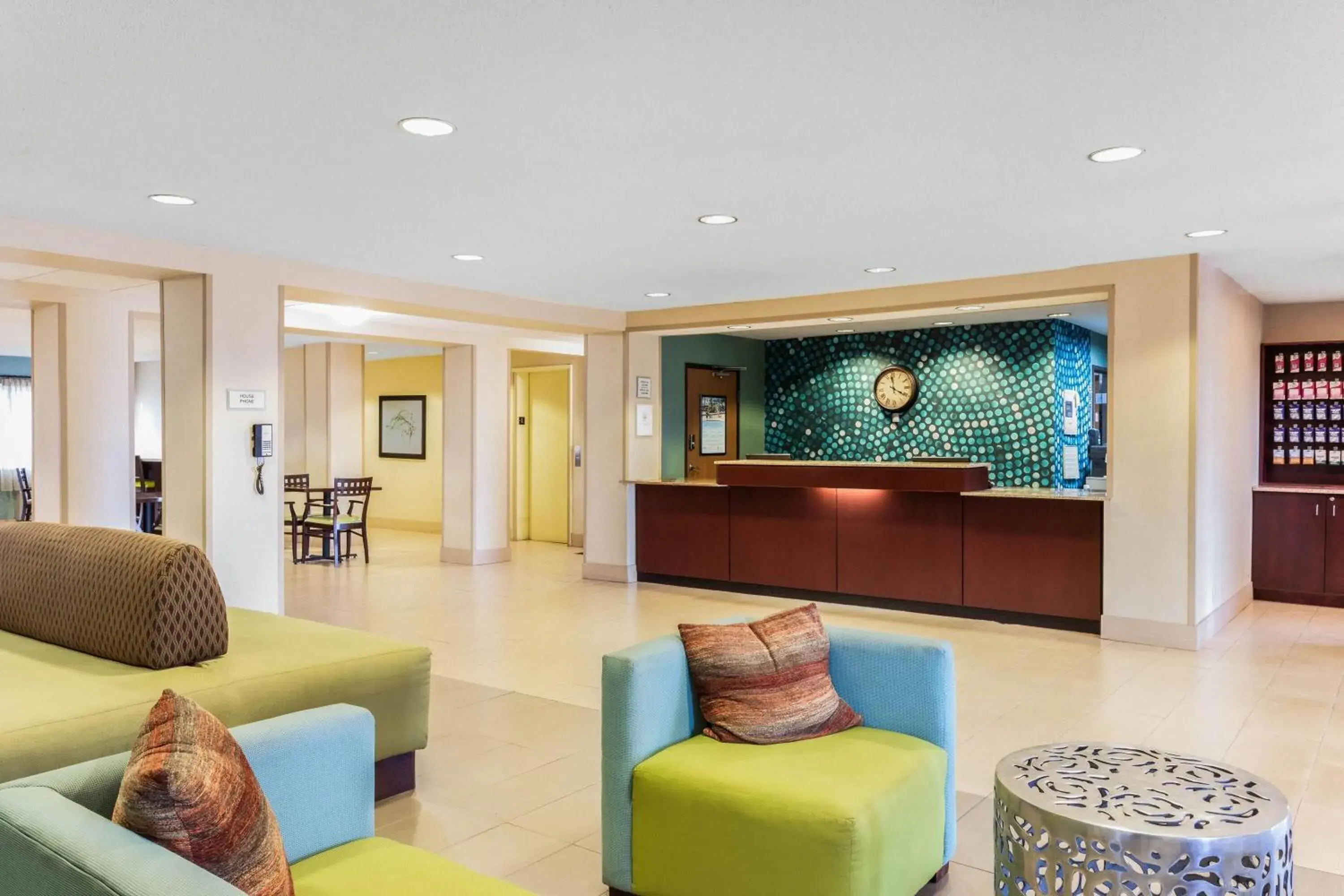 Lobby or reception in La Quinta by Wyndham Frankfort Lobby or reception in La Quinta by Wyndham Frankfort