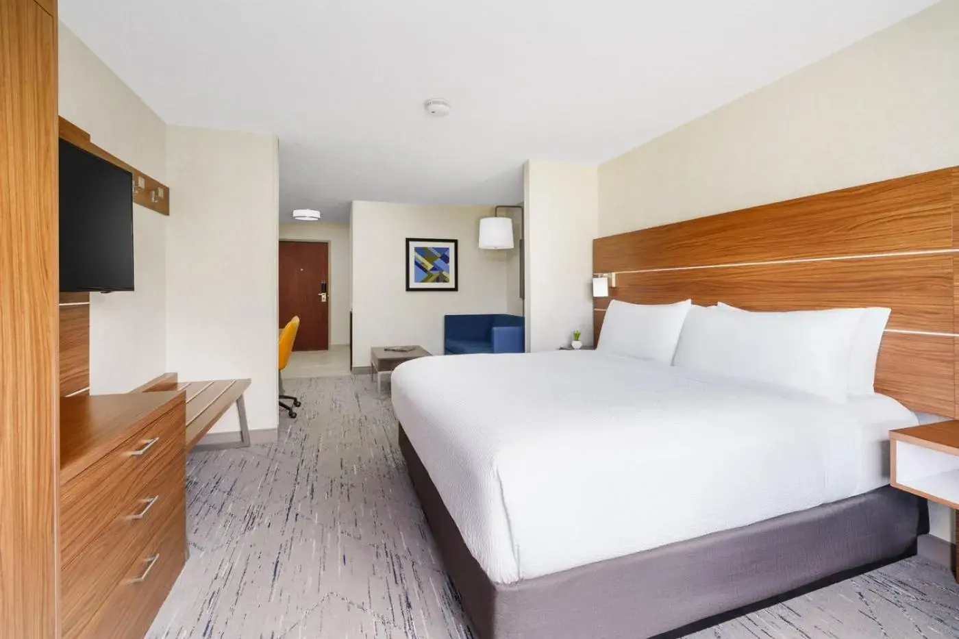 Bed in Holiday Inn Express Irondequoit by IHG Bed in Holiday Inn Express Irondequoit by IHG