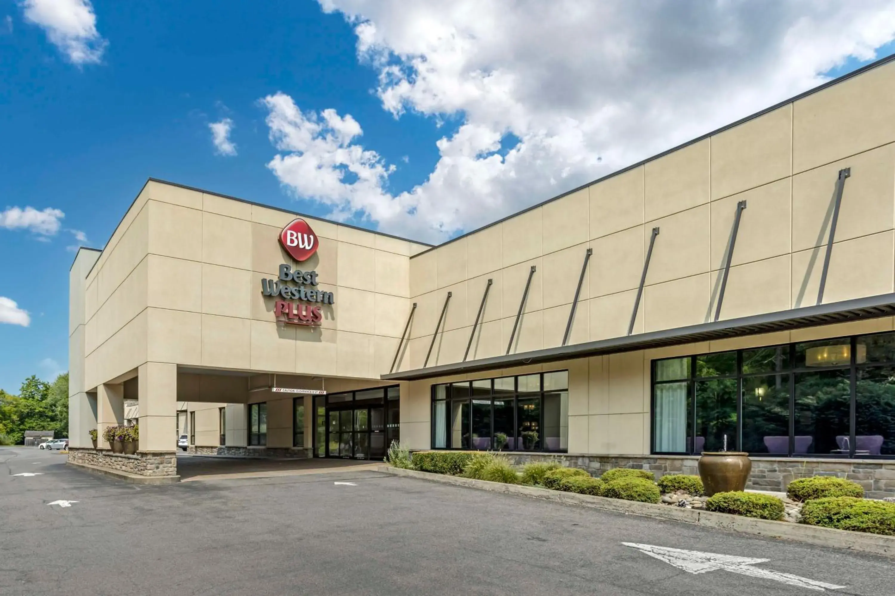 Property building in Best Western Plus Kingston Hotel and Conference Center Property building in Best Western Plus Kingston Hotel and Conference Center