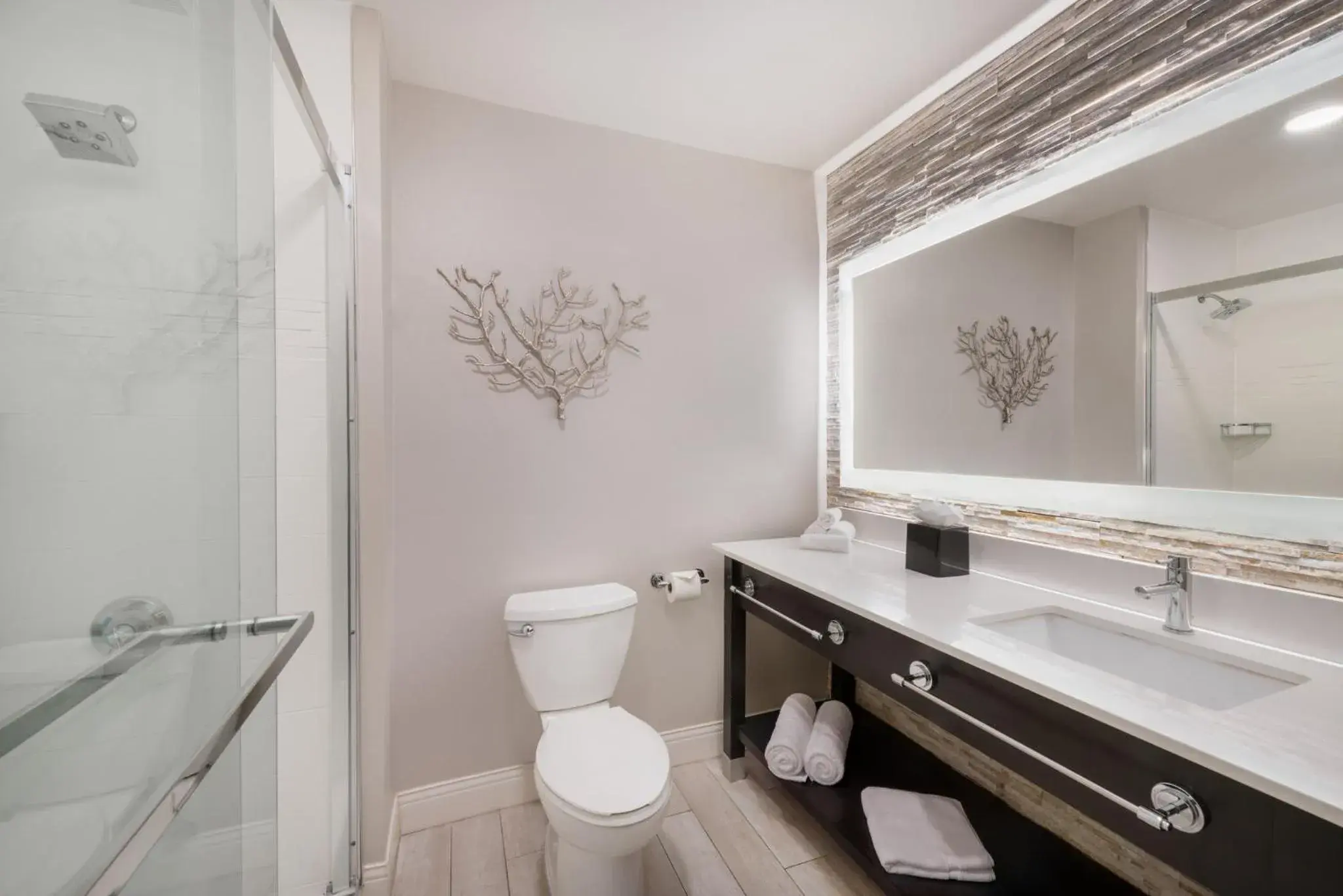 Bathroom in Crowne Plaza Atlanta SW - Peachtree City by IHG Bathroom in Crowne Plaza Atlanta SW - Peachtree City by IHG