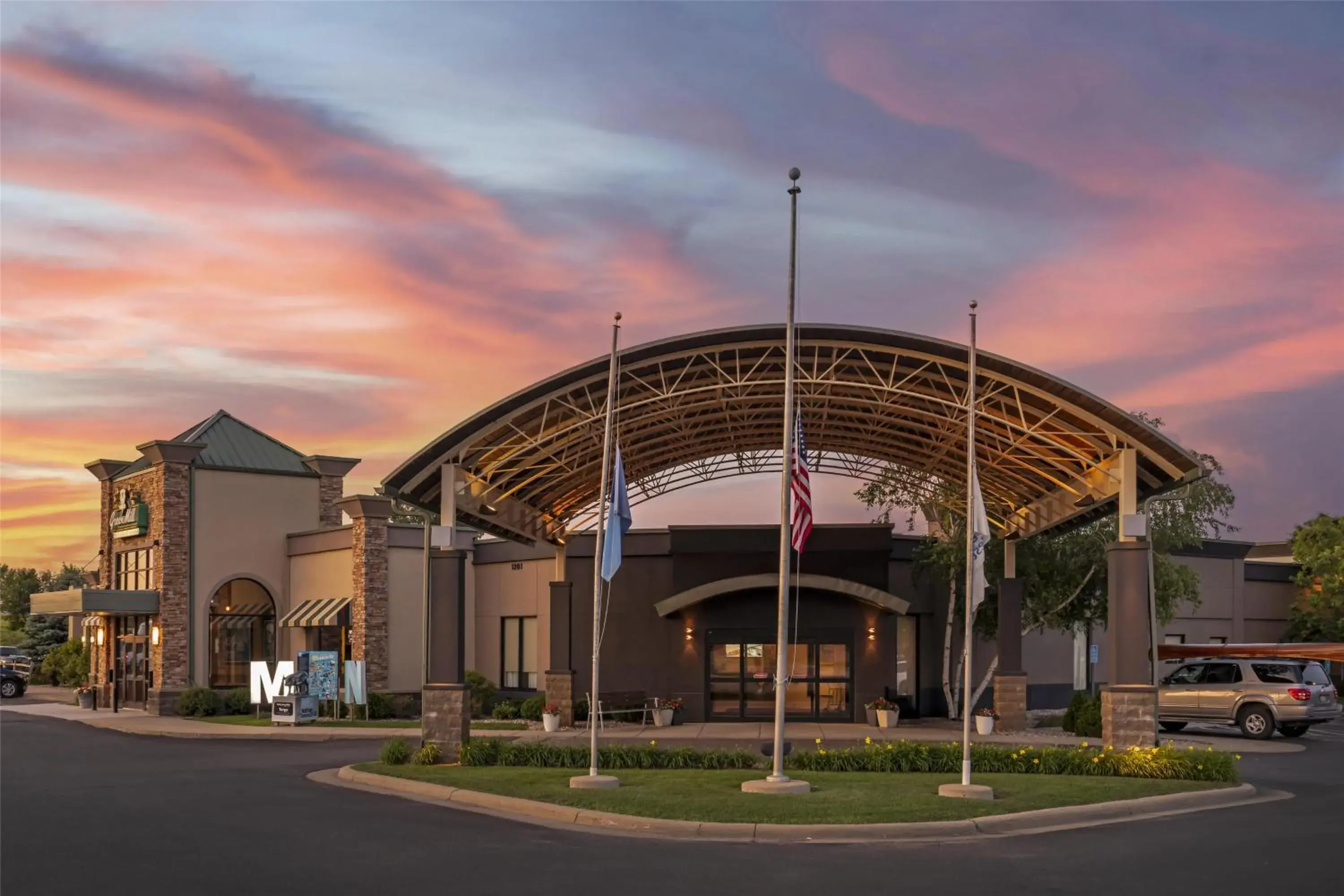 Property building in Best Western Fairmont Property building in Best Western Fairmont