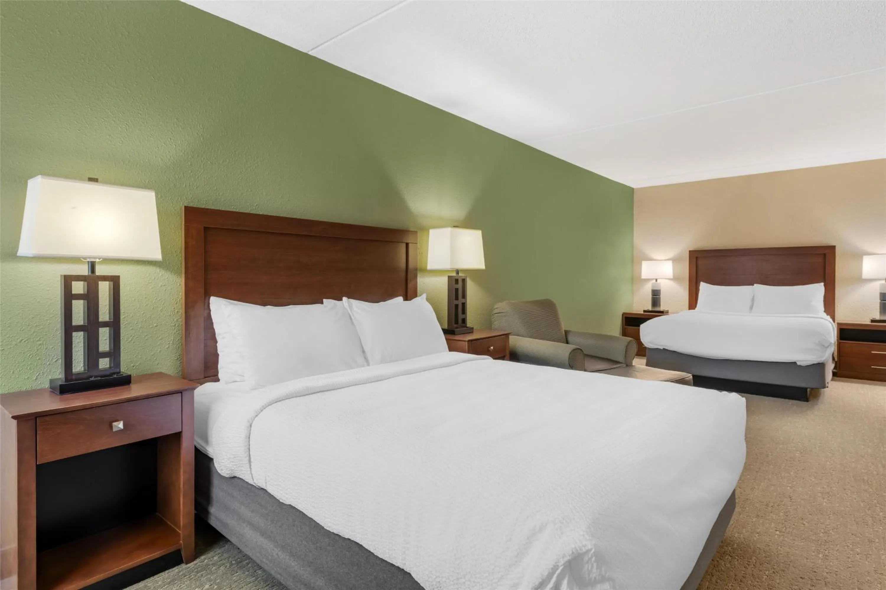 Photo of the whole room, Bed in Best Western Fairmont