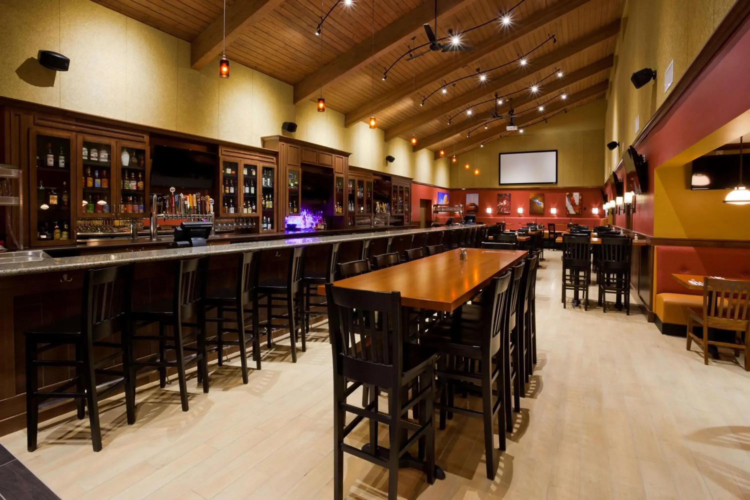 Lounge or bar in Best Western Plus Willmar Lounge or bar in Best Western Plus Willmar