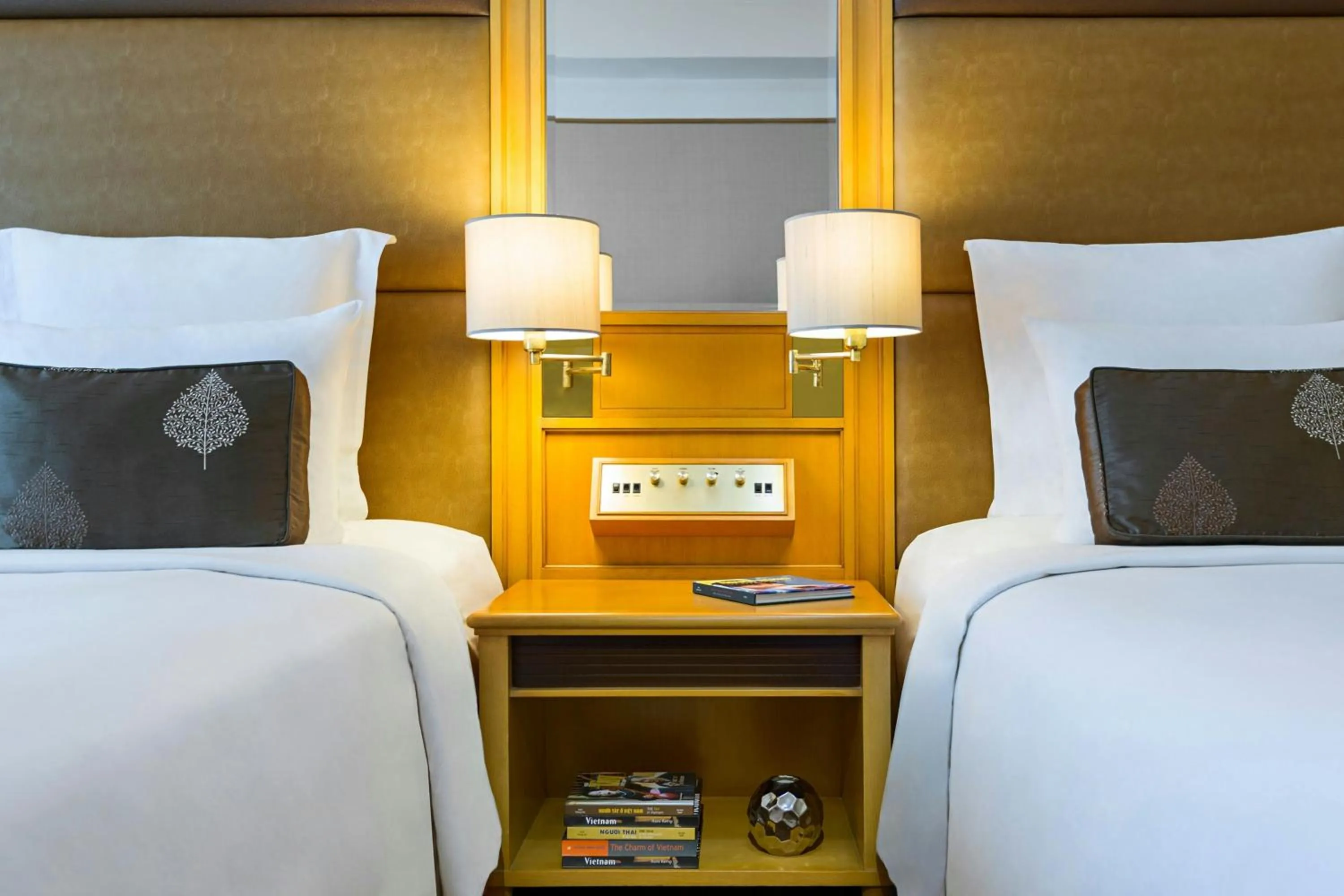 Bedroom, Bed in Renaissance Riverside Hotel Saigon