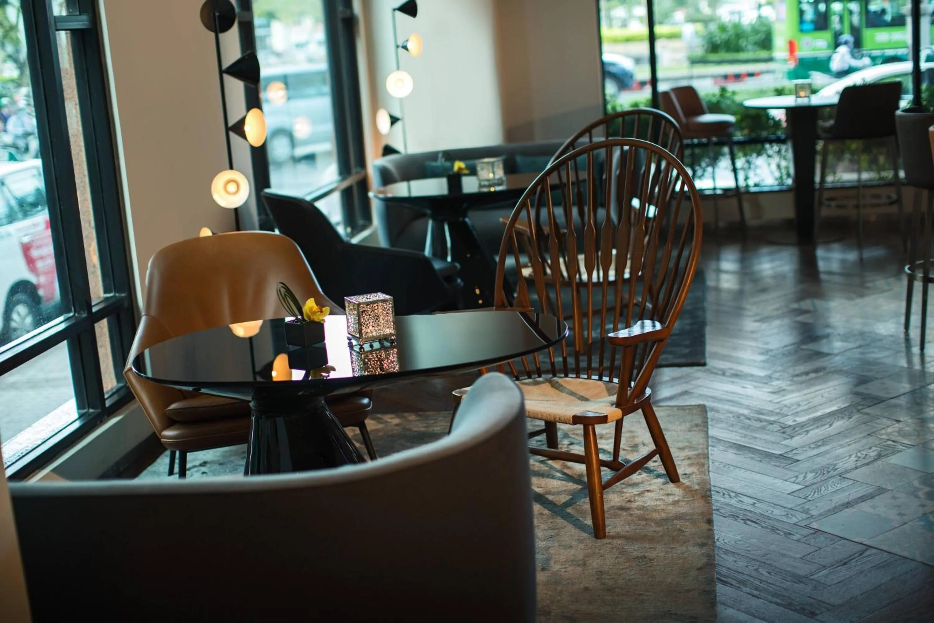 Lounge or bar in Renaissance Riverside Hotel Saigon