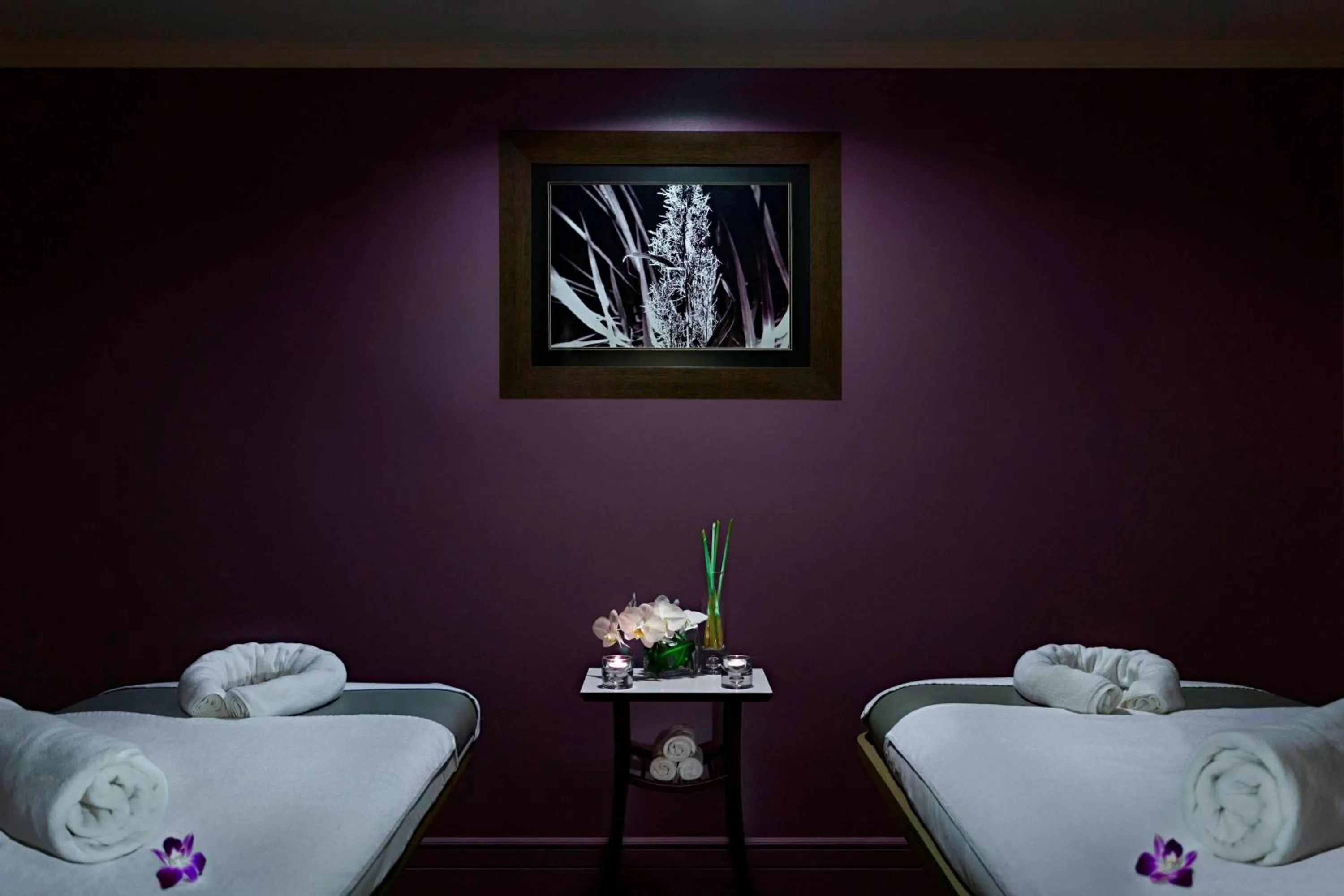 Spa and wellness centre/facilities, Bed in Renaissance Riverside Hotel Saigon