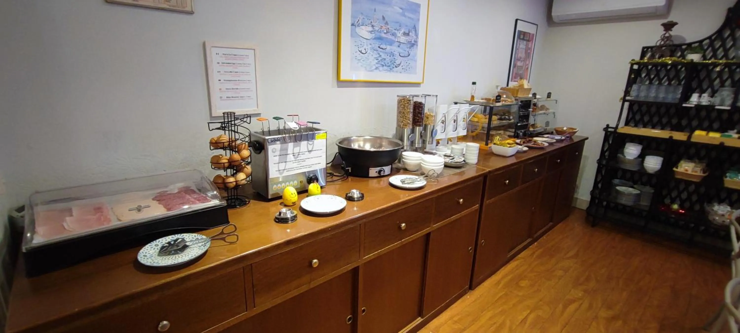 Breakfast in Hôtel Alexandra