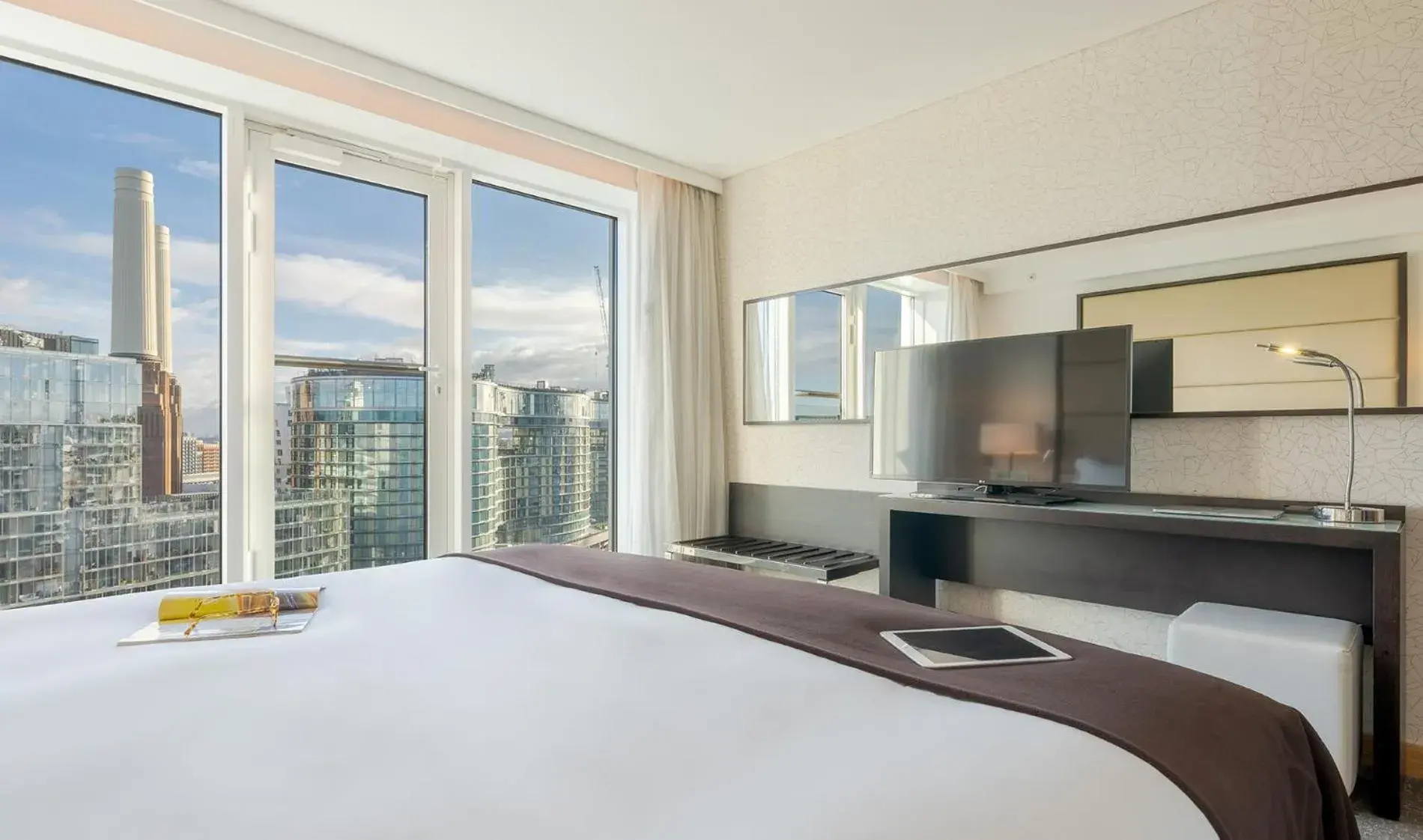 Deluxe Superior King in Pestana Chelsea Bridge Hotel & SPA Deluxe Superior King in Pestana Chelsea Bridge Hotel & SPA