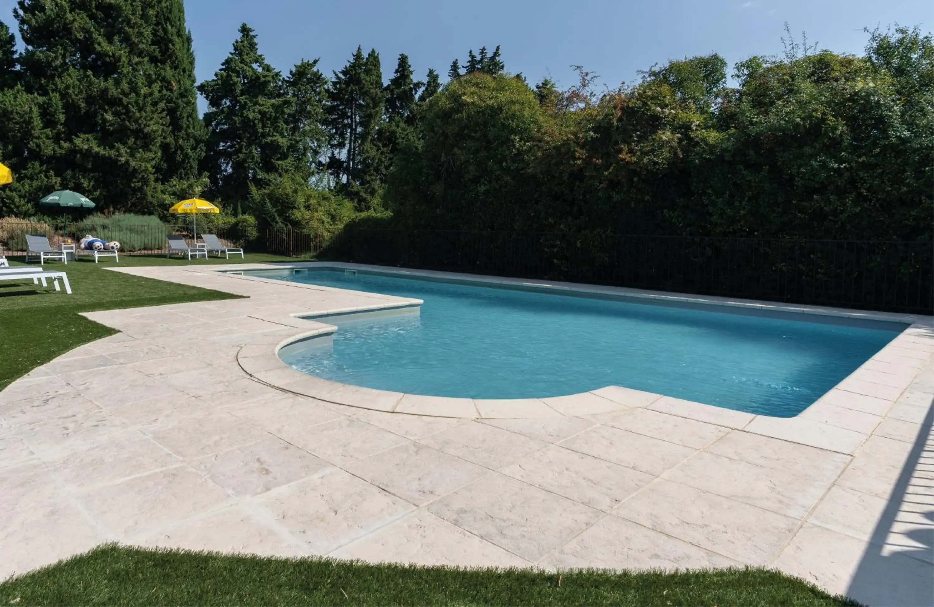 Swimming pool in Brit Hotel Avignon Sud Le Calendal Swimming pool in Brit Hotel Avignon Sud Le Calendal