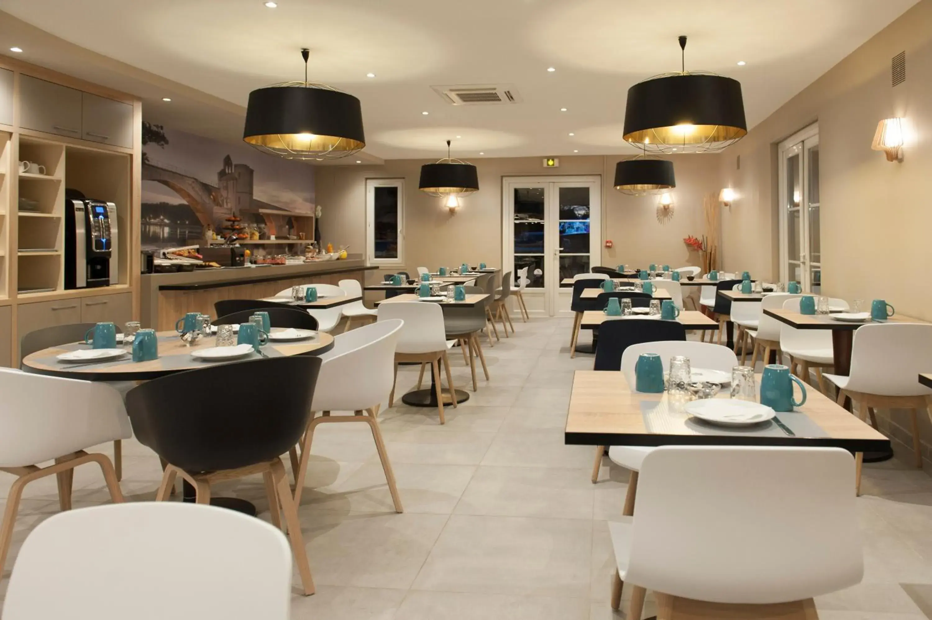 Restaurant/places to eat in Brit Hotel Avignon Sud Le Calendal Restaurant/places to eat in Brit Hotel Avignon Sud Le Calendal