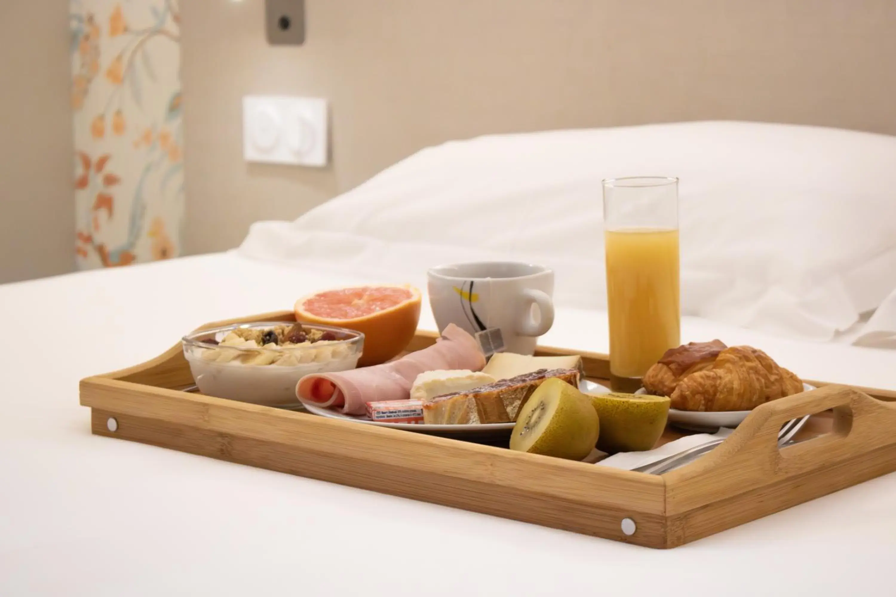 Breakfast, Bed in Brit Hotel Avignon Sud Le Calendal Breakfast, Bed in Brit Hotel Avignon Sud Le Calendal