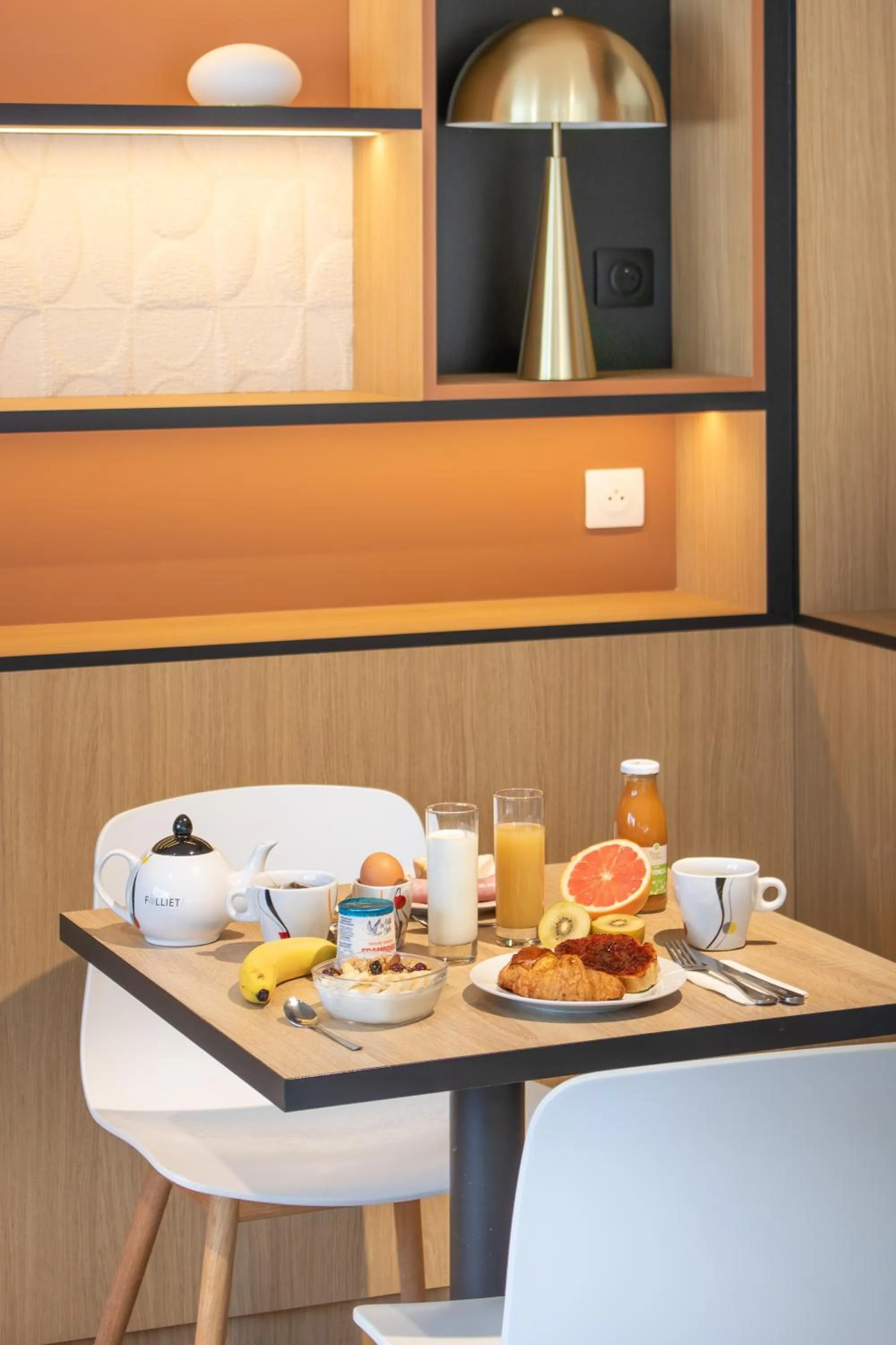 Breakfast in Brit Hotel Avignon Sud Le Calendal