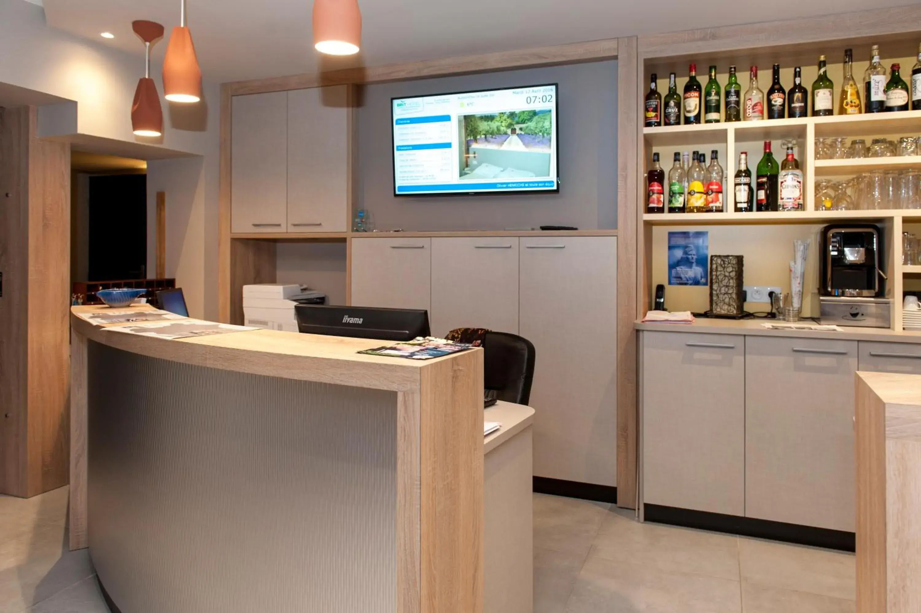 Lobby or reception in Brit Hotel Avignon Sud Le Calendal Lobby or reception in Brit Hotel Avignon Sud Le Calendal