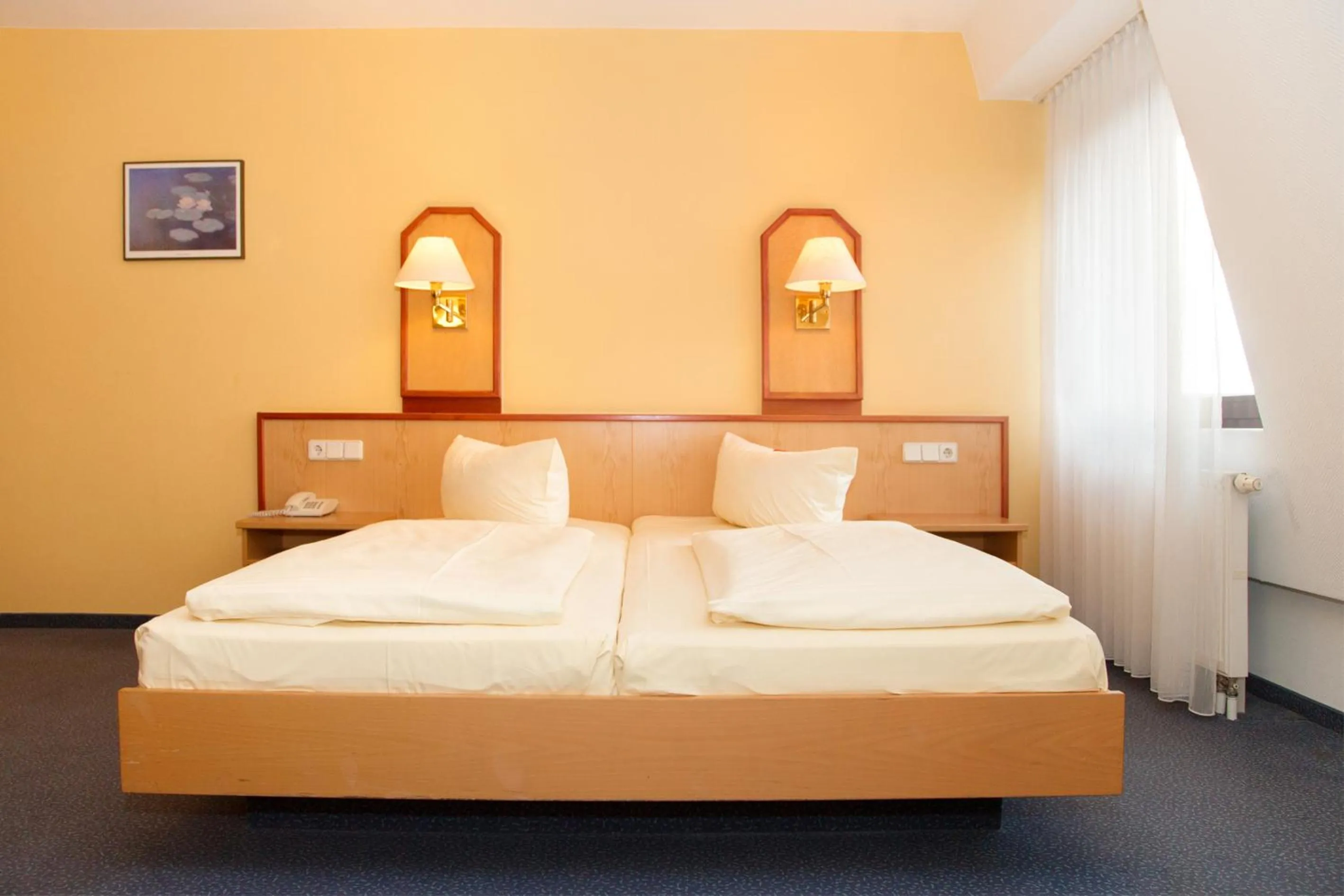 Bedroom, Bed in Montana Hotel