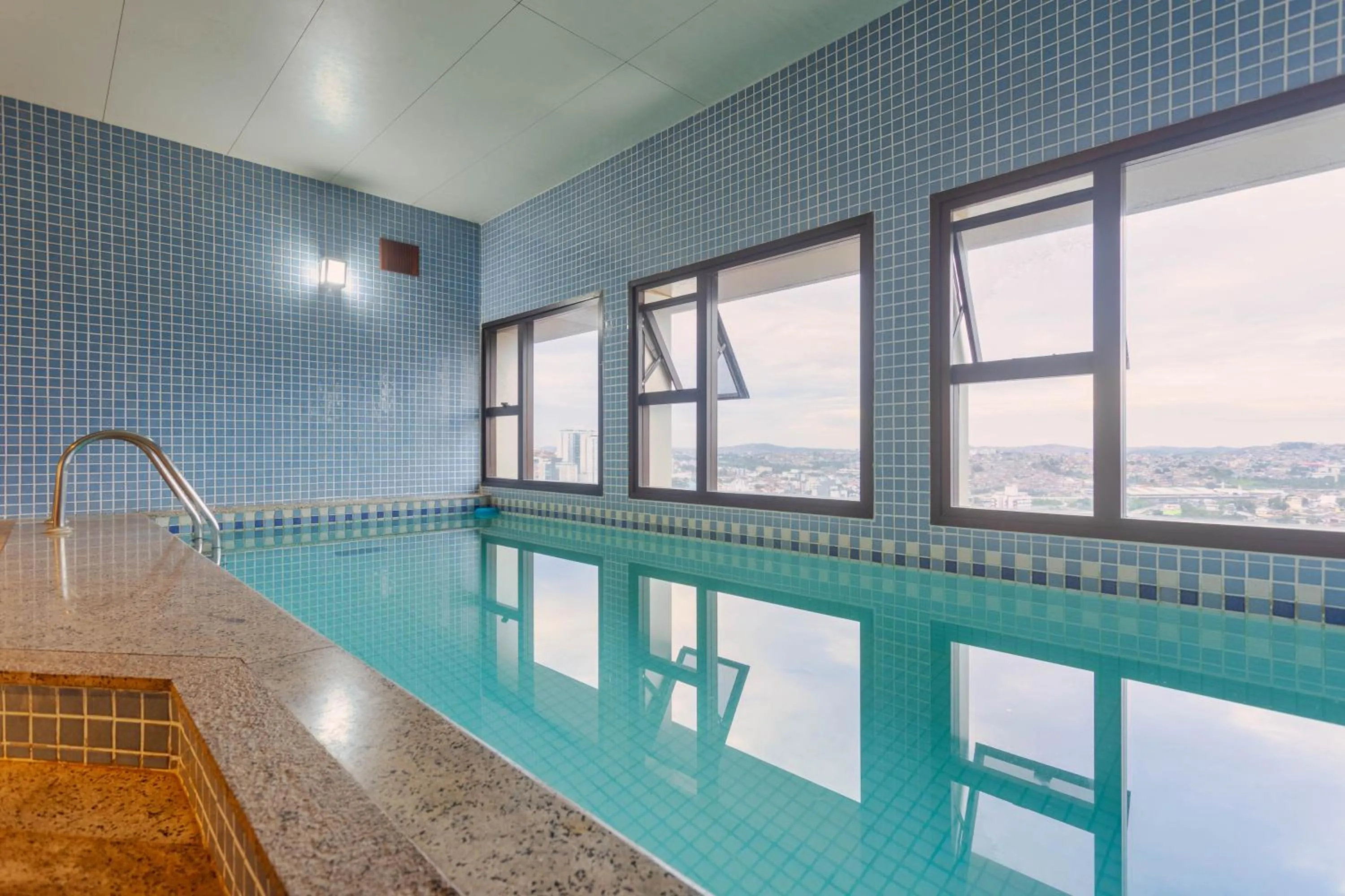 Swimming pool in Ouro Minas Hotel Belo Horizonte, Dolce by Wyndham