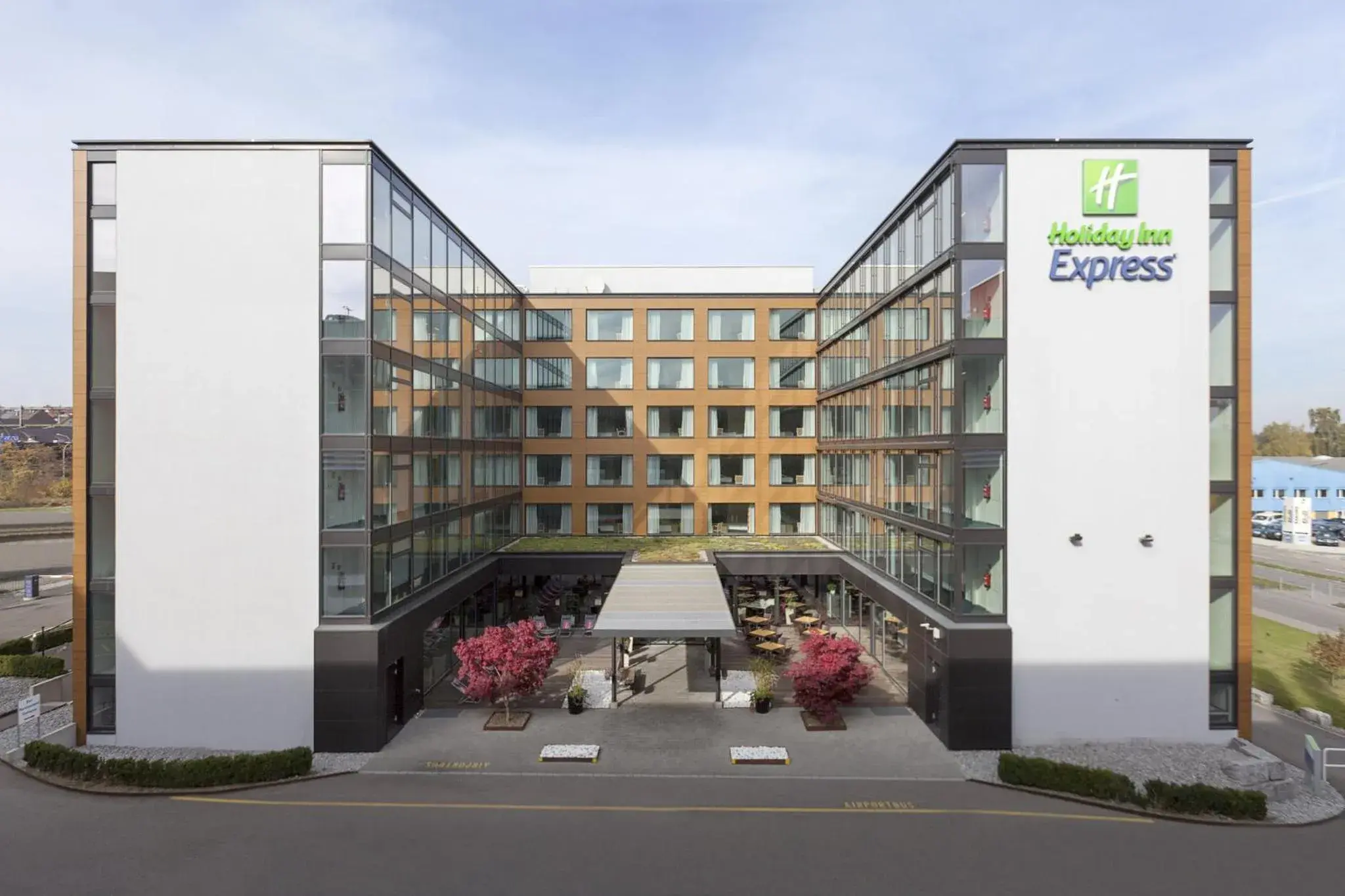 Property building in Holiday Inn Express Zürich Airport by IHG Property building in Holiday Inn Express Zürich Airport by IHG