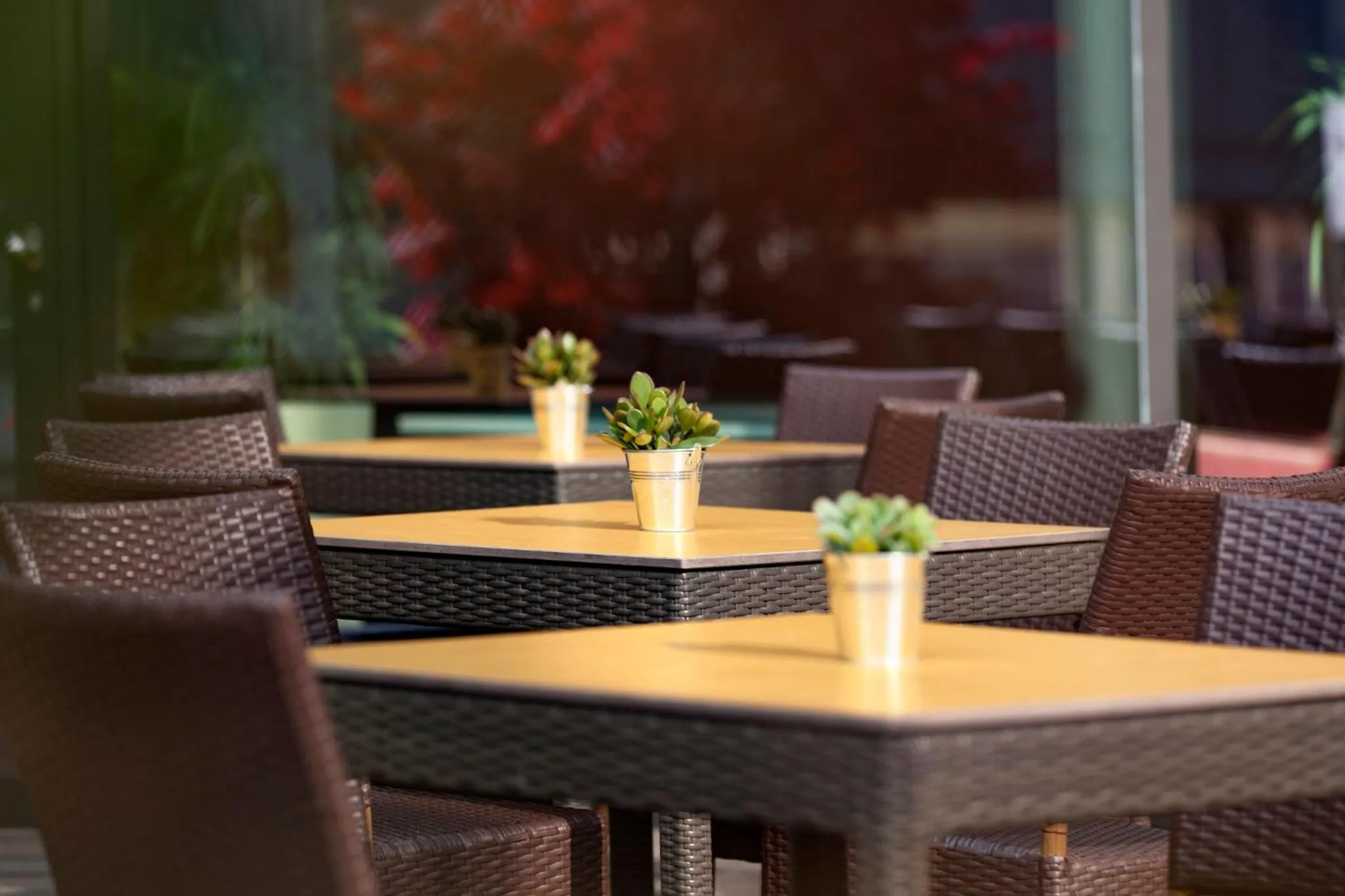 Restaurant/places to eat in Holiday Inn Express Zürich Airport by IHG