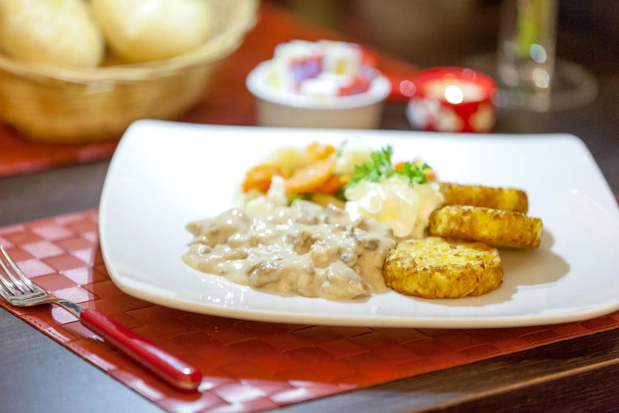 Restaurant/places to eat in Holiday Inn Express Zürich Airport by IHG