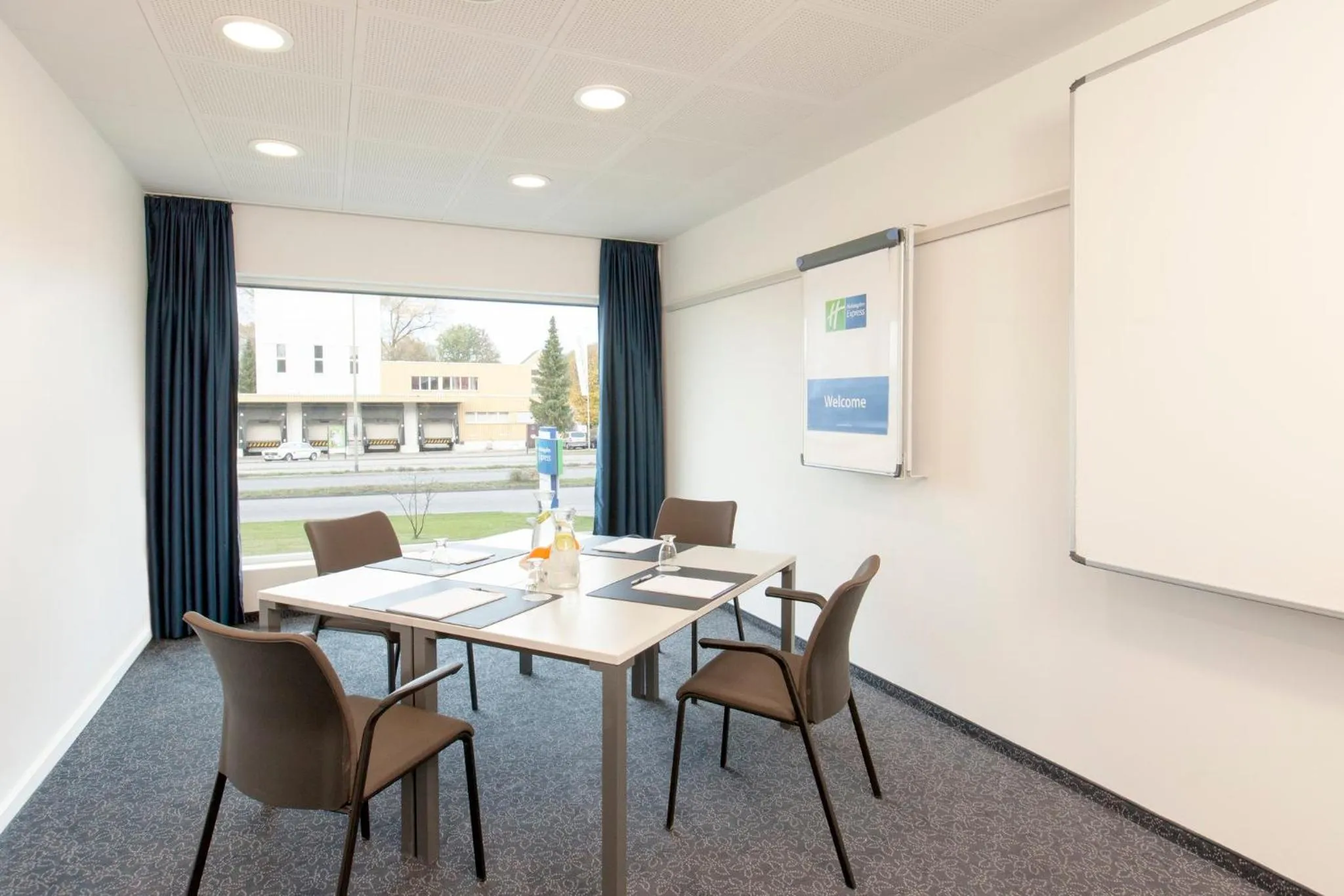 Meeting/conference room in Holiday Inn Express Zürich Airport by IHG