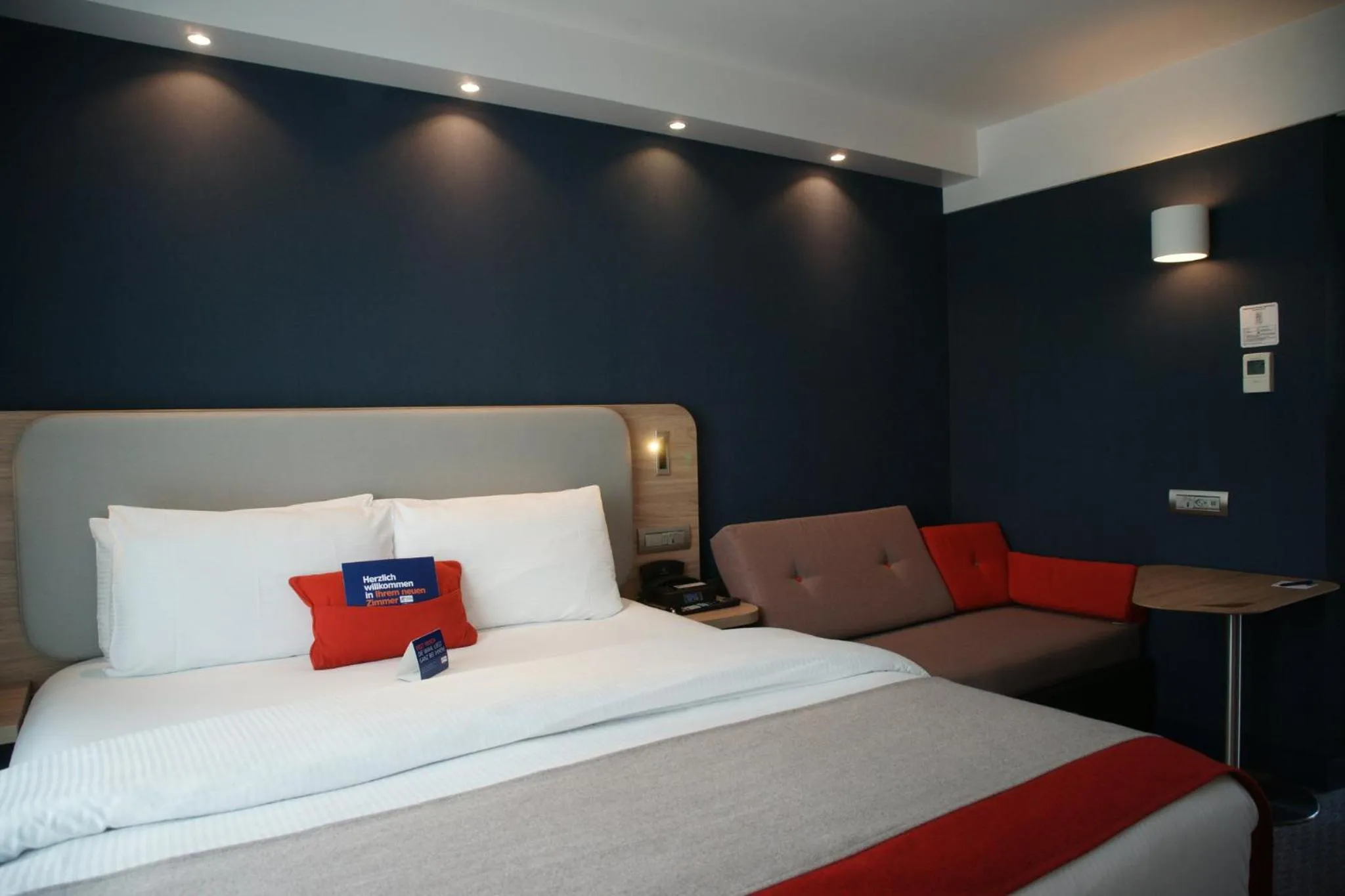Photo of the whole room, Bed in Holiday Inn Express Zürich Airport by IHG
