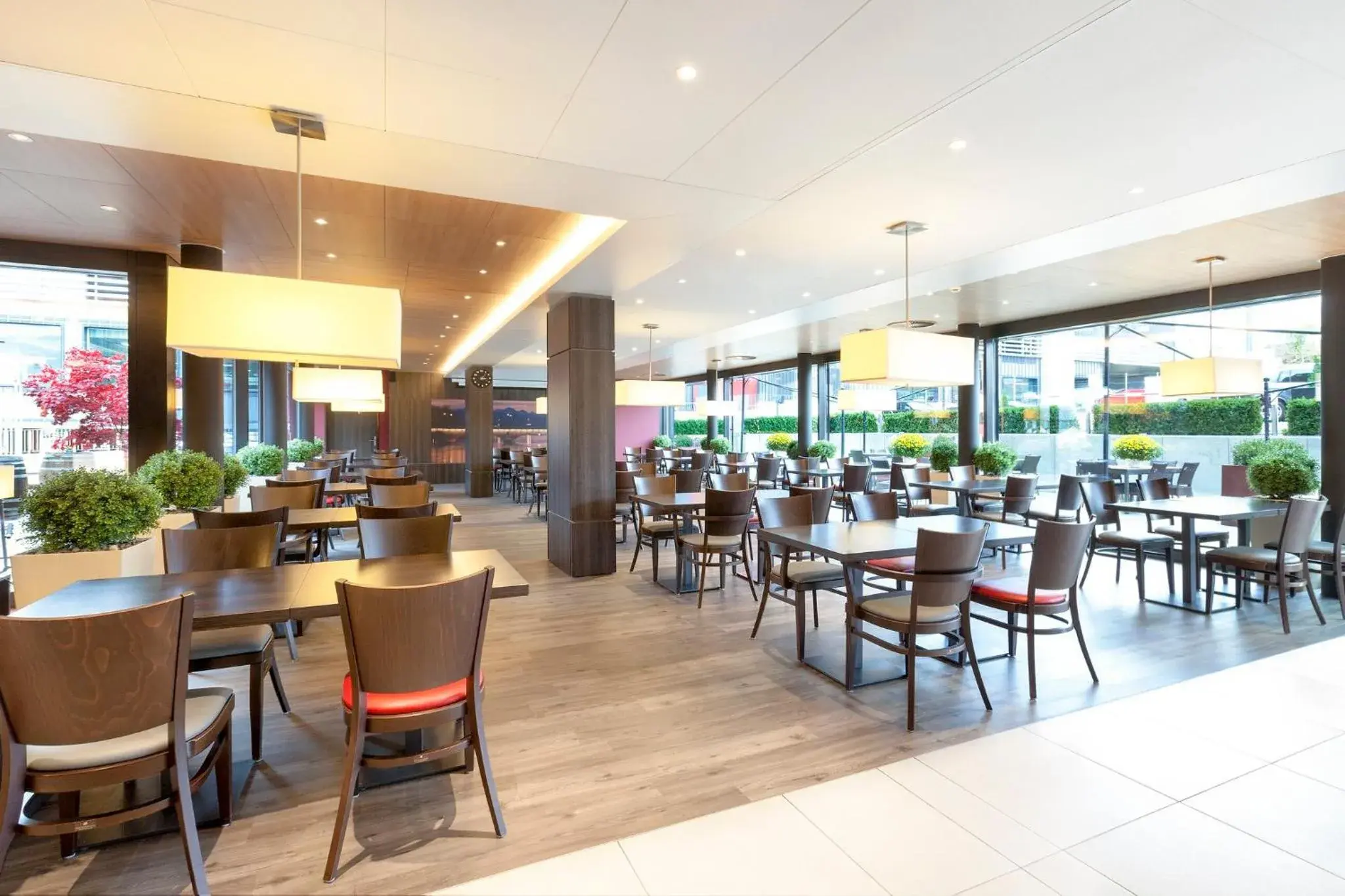 Restaurant/places to eat in Holiday Inn Express Zürich Airport by IHG Restaurant/places to eat in Holiday Inn Express Zürich Airport by IHG