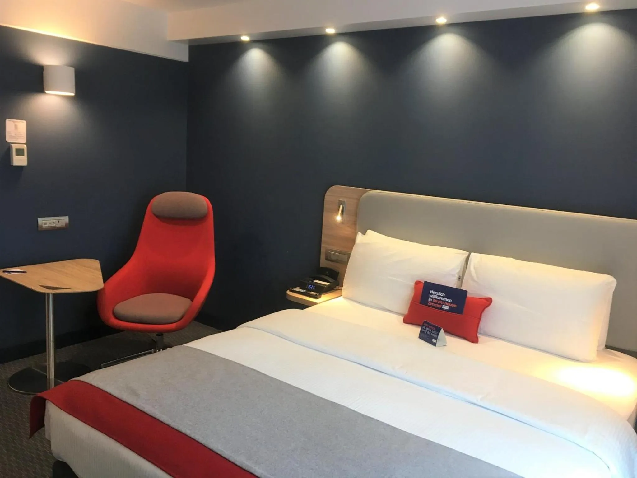 Photo of the whole room, Bed in Holiday Inn Express Zürich Airport by IHG