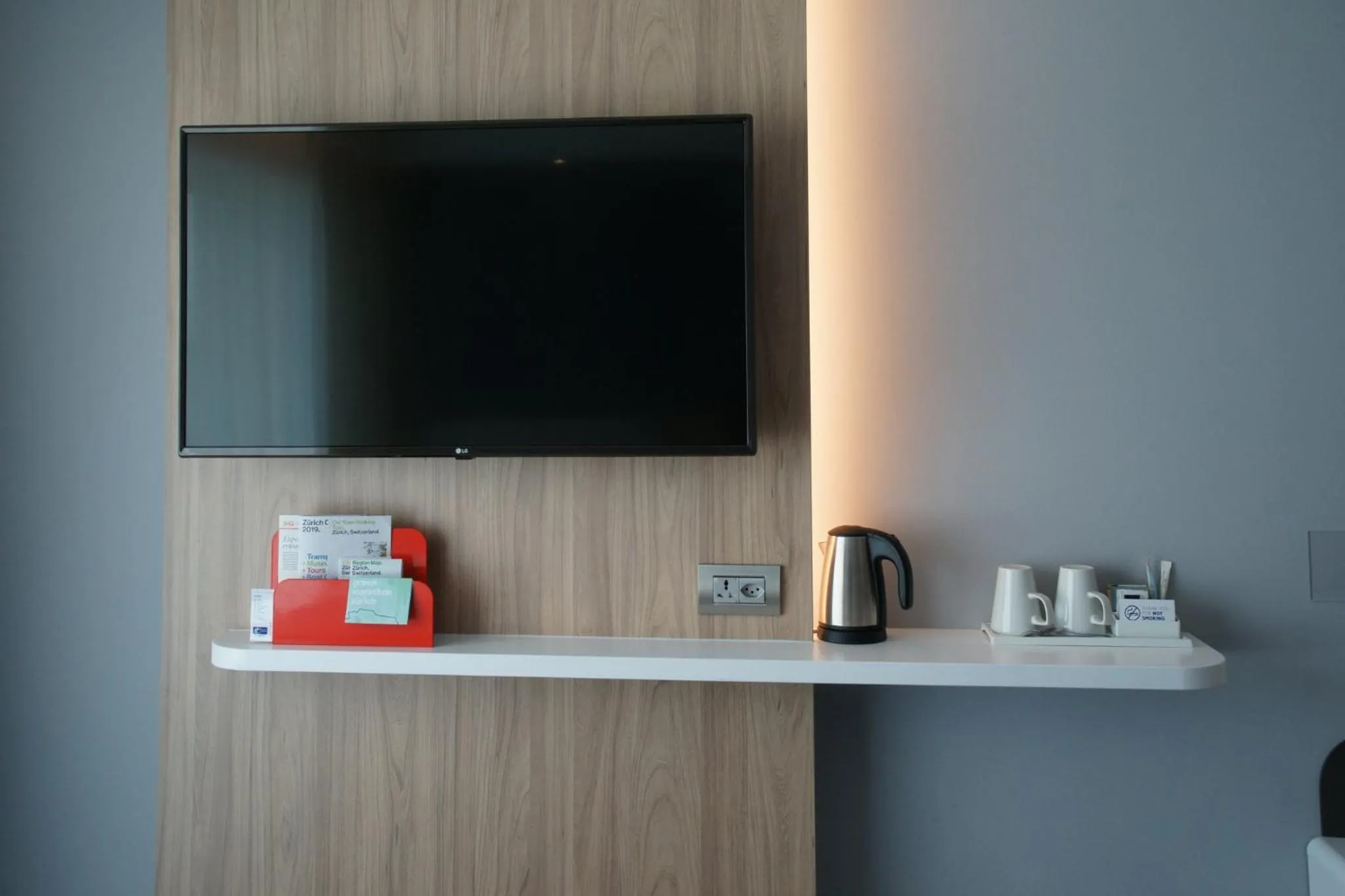 Photo of the whole room in Holiday Inn Express Zürich Airport by IHG