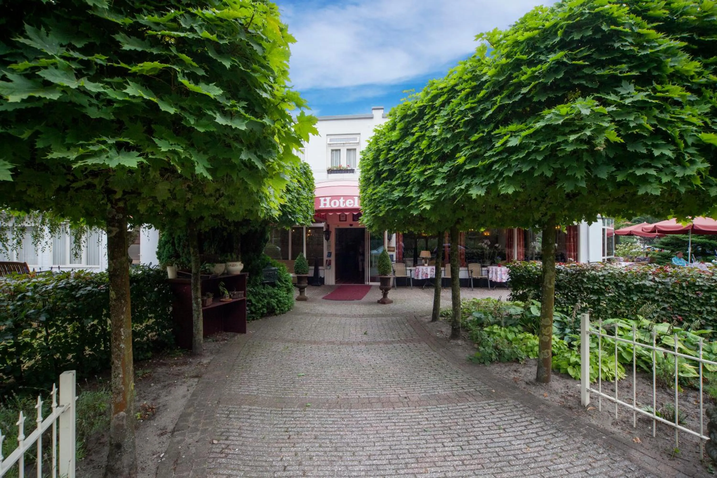 Facade/entrance in Fletcher Hotel Restaurant Veldenbos