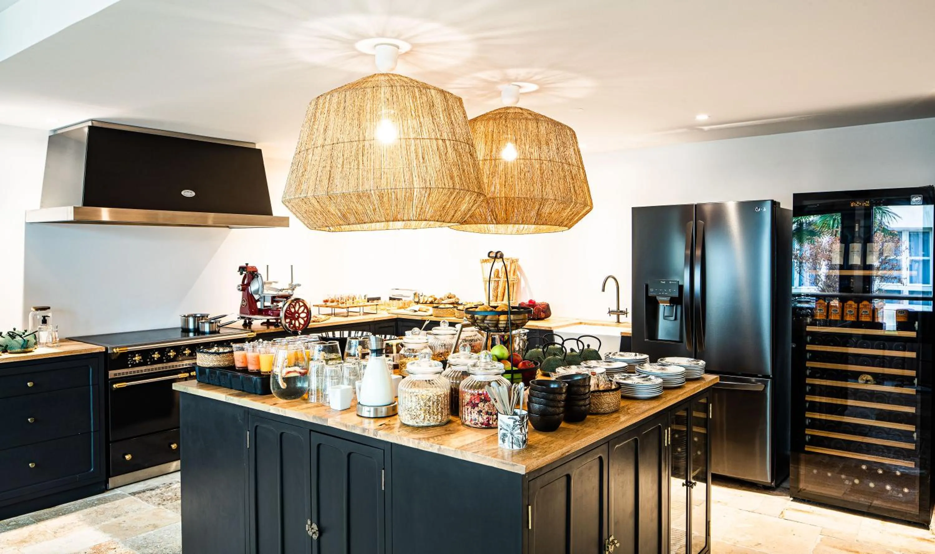 Communal kitchen in Maisons du Monde Hôtel & Suites - La Rochelle Vieux Port