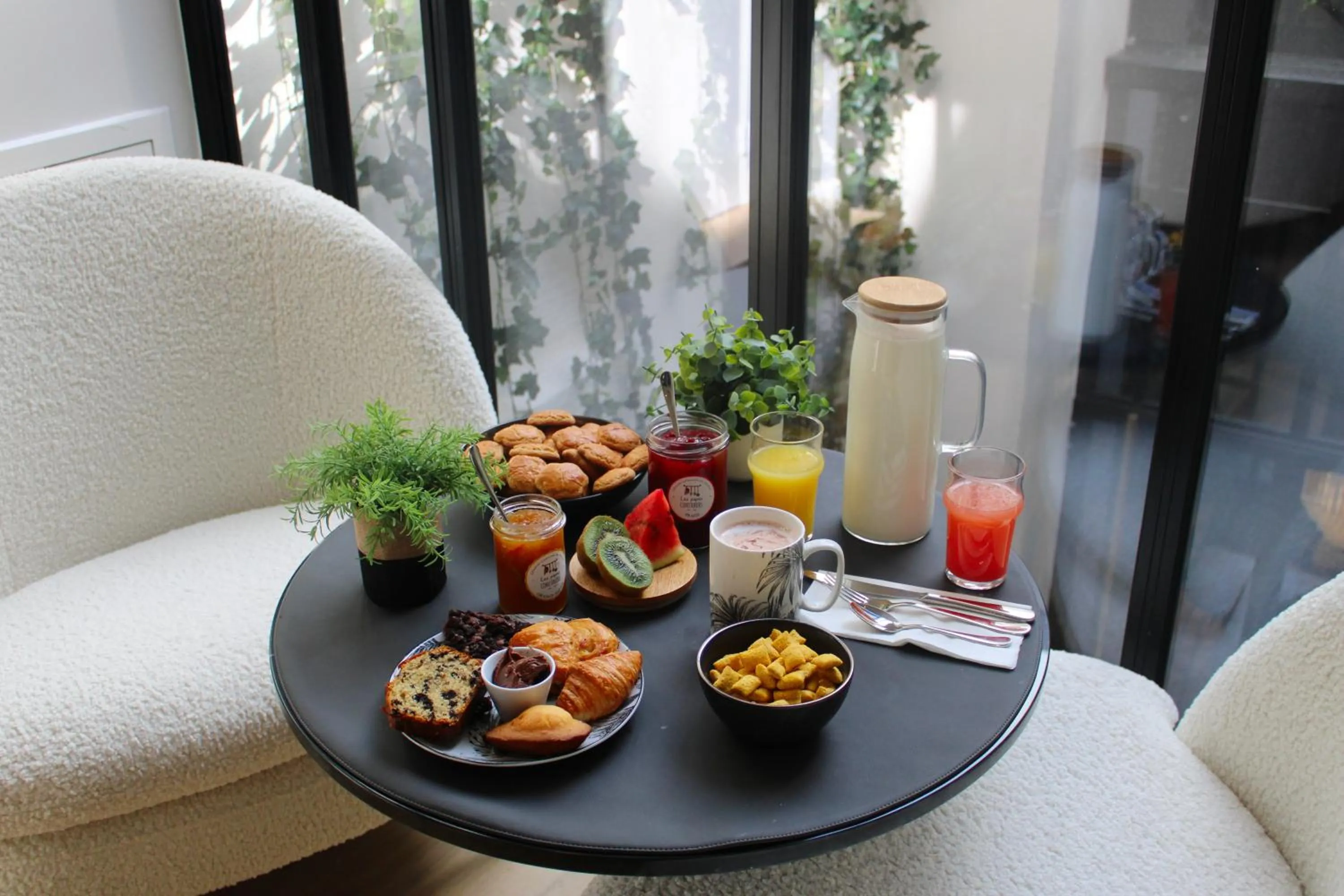 Breakfast in Maisons du Monde Hôtel & Suites - La Rochelle Vieux Port