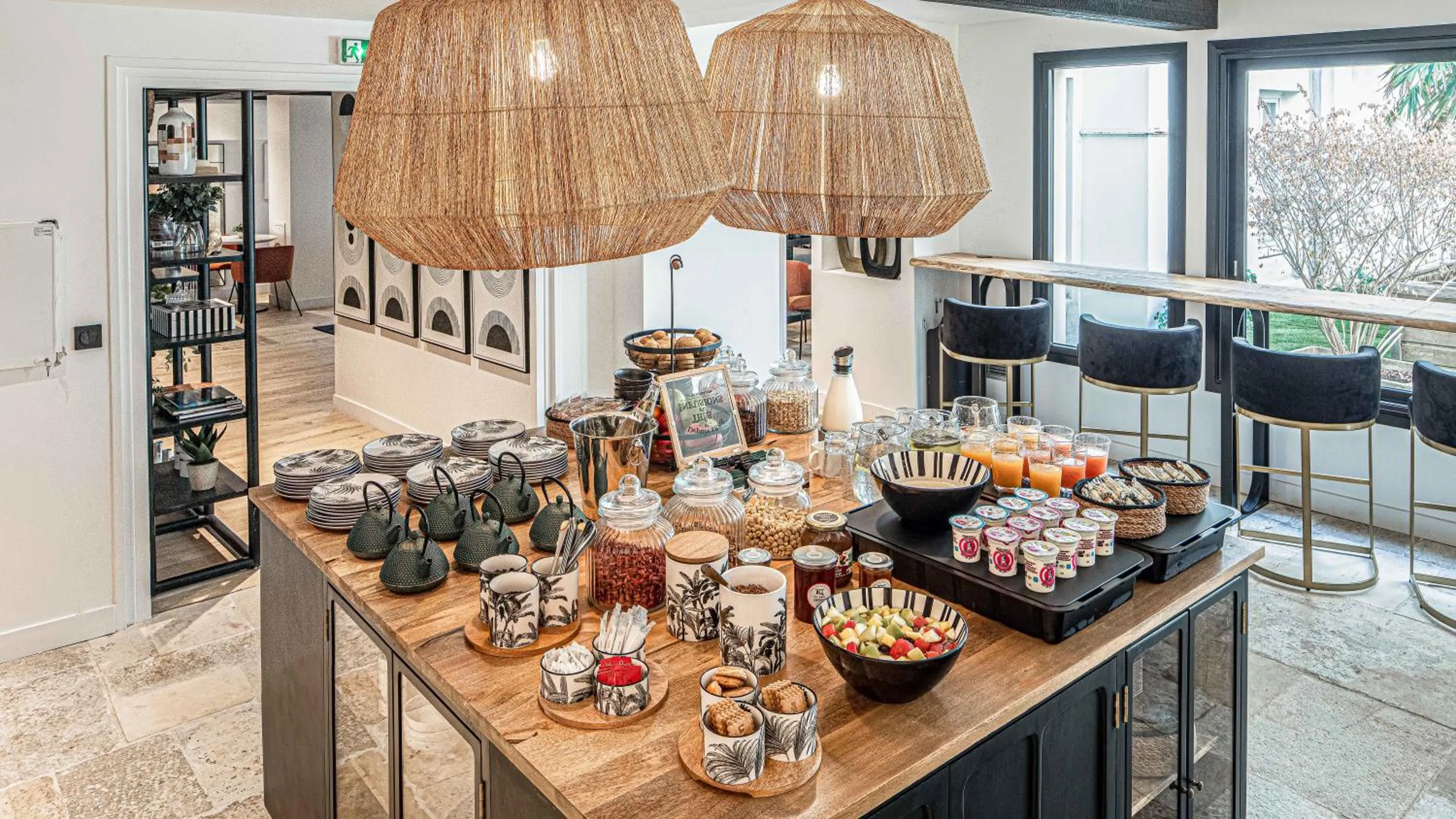 Breakfast in Maisons du Monde Hôtel & Suites - La Rochelle Vieux Port