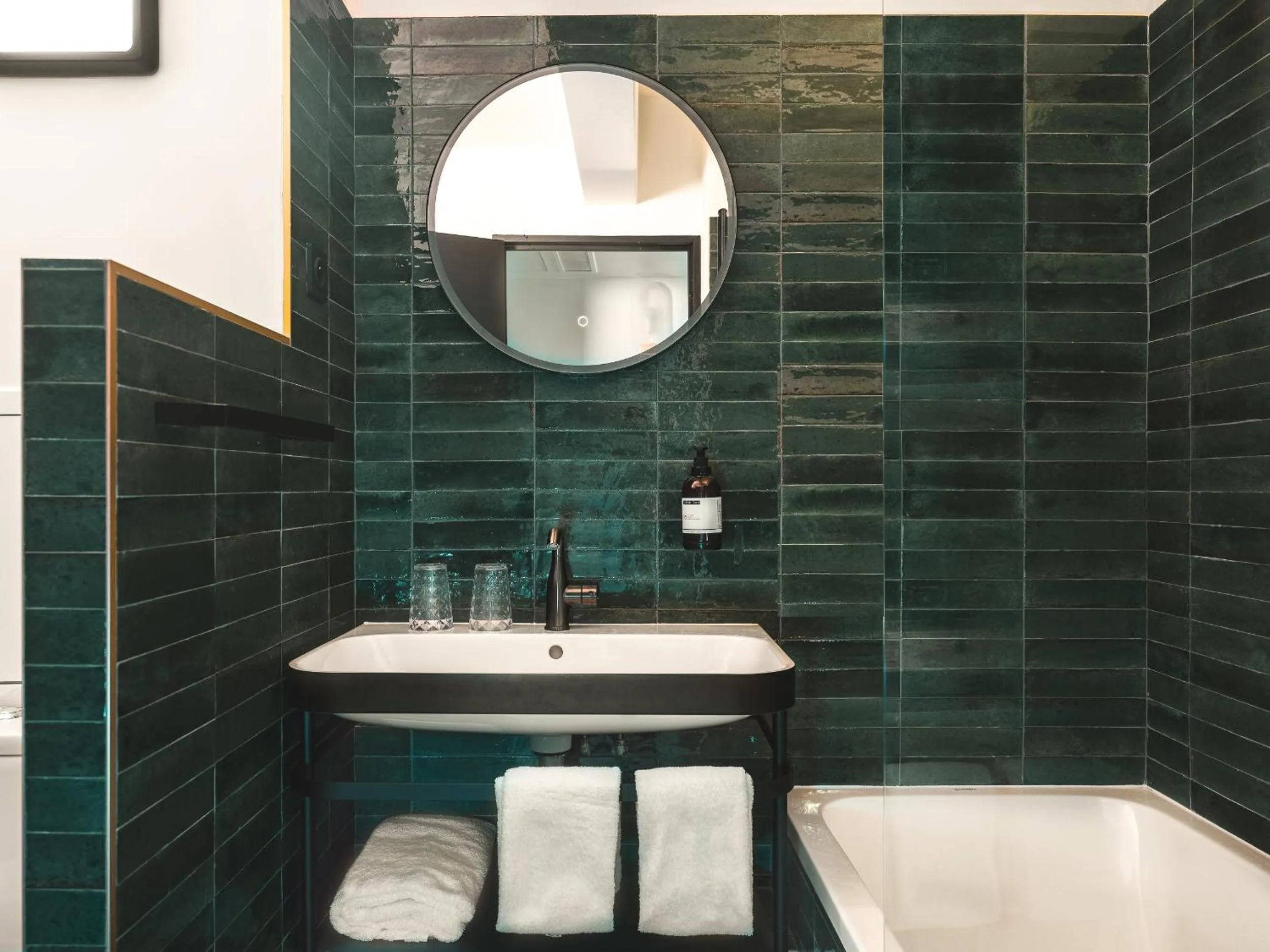 Bathroom in Maisons du Monde Hôtel & Suites - La Rochelle Vieux Port