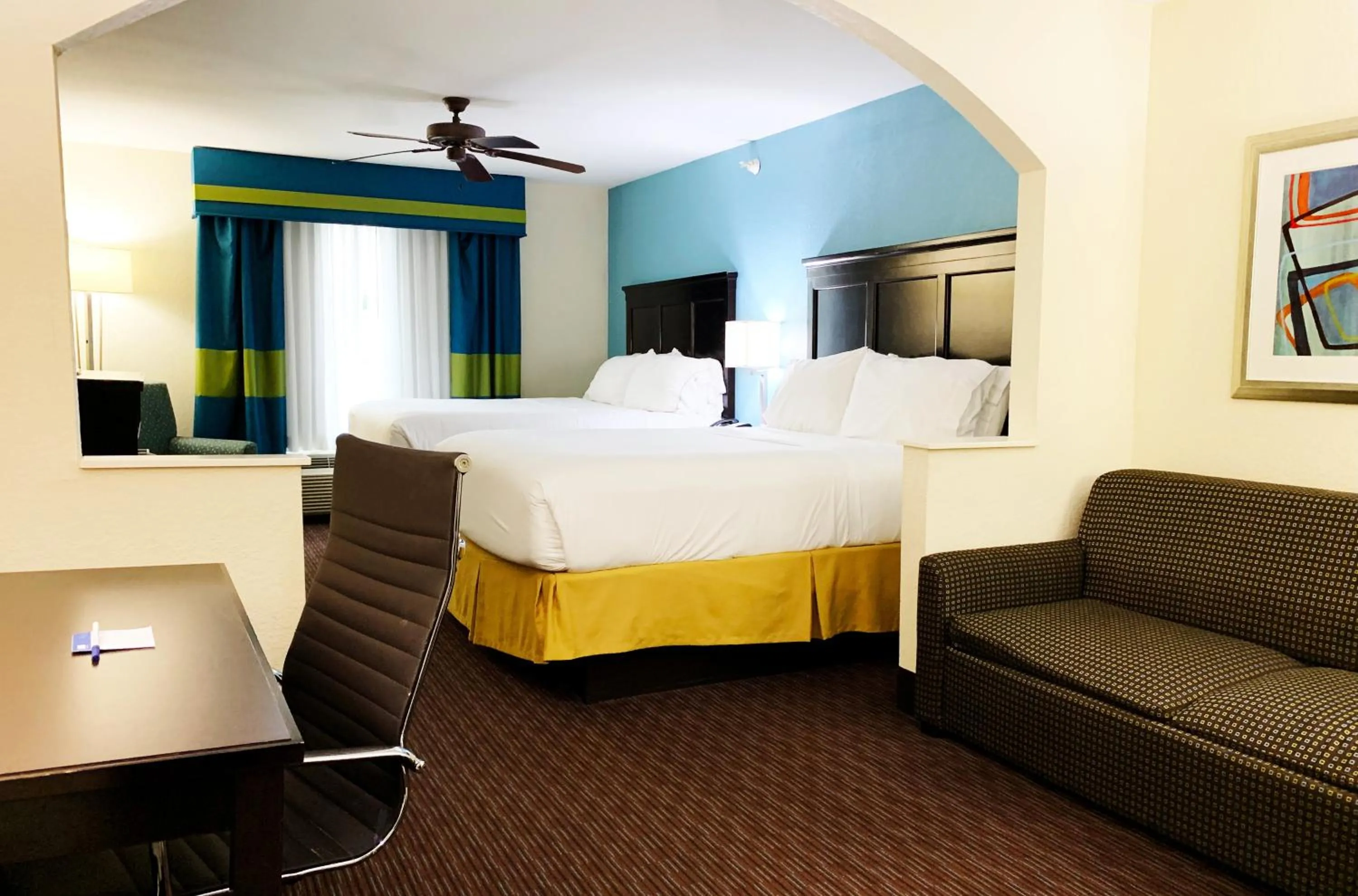 Photo of the whole room, Bed in Holiday Inn Express Hotel & Suites Gainesville by IHG