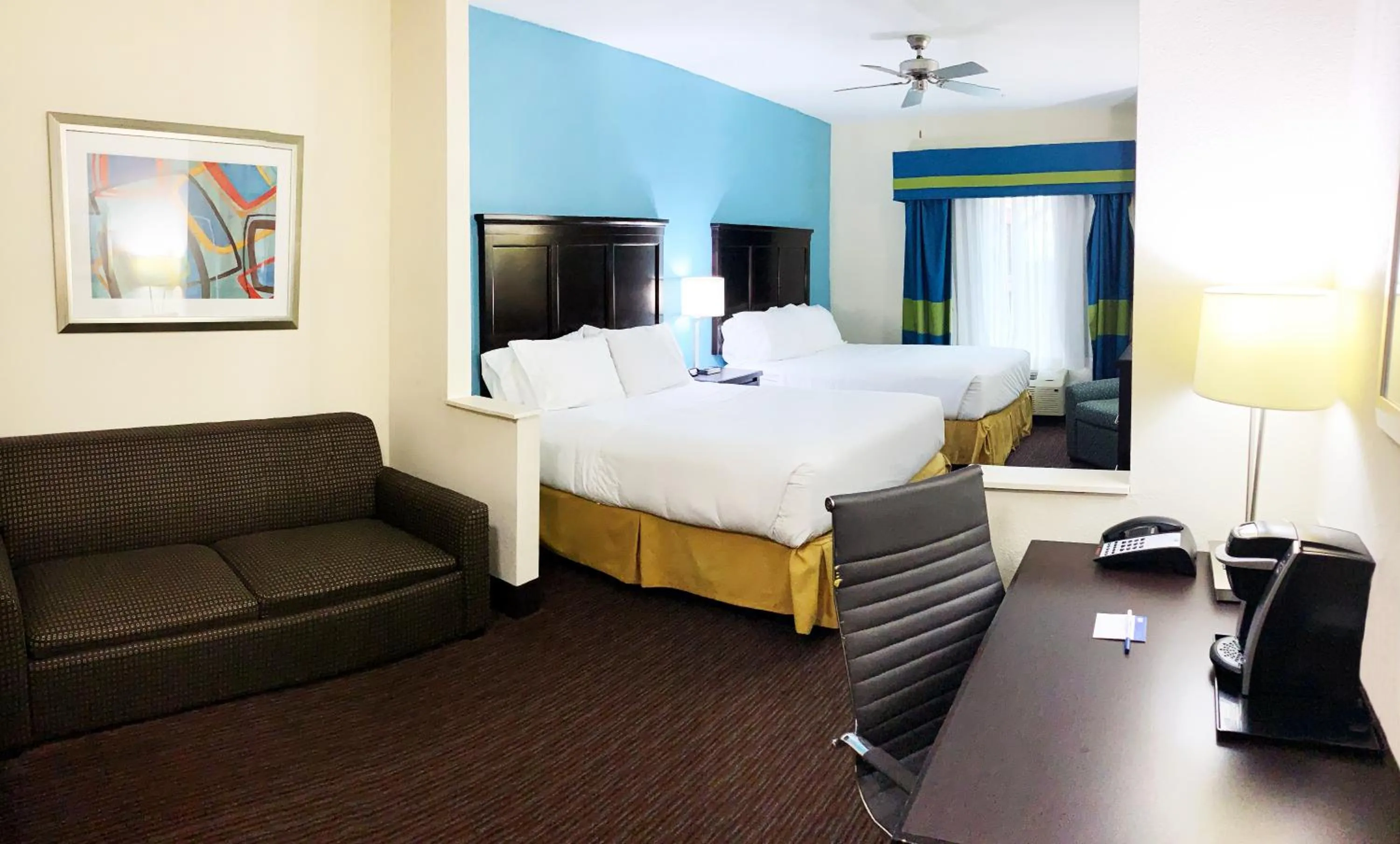 Photo of the whole room, Bed in Holiday Inn Express Hotel & Suites Gainesville by IHG