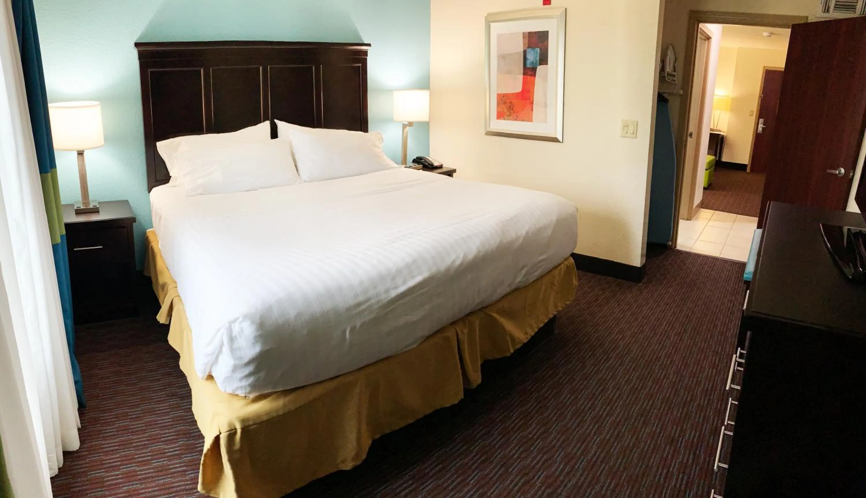 Photo of the whole room, Bed in Holiday Inn Express Hotel & Suites Gainesville by IHG