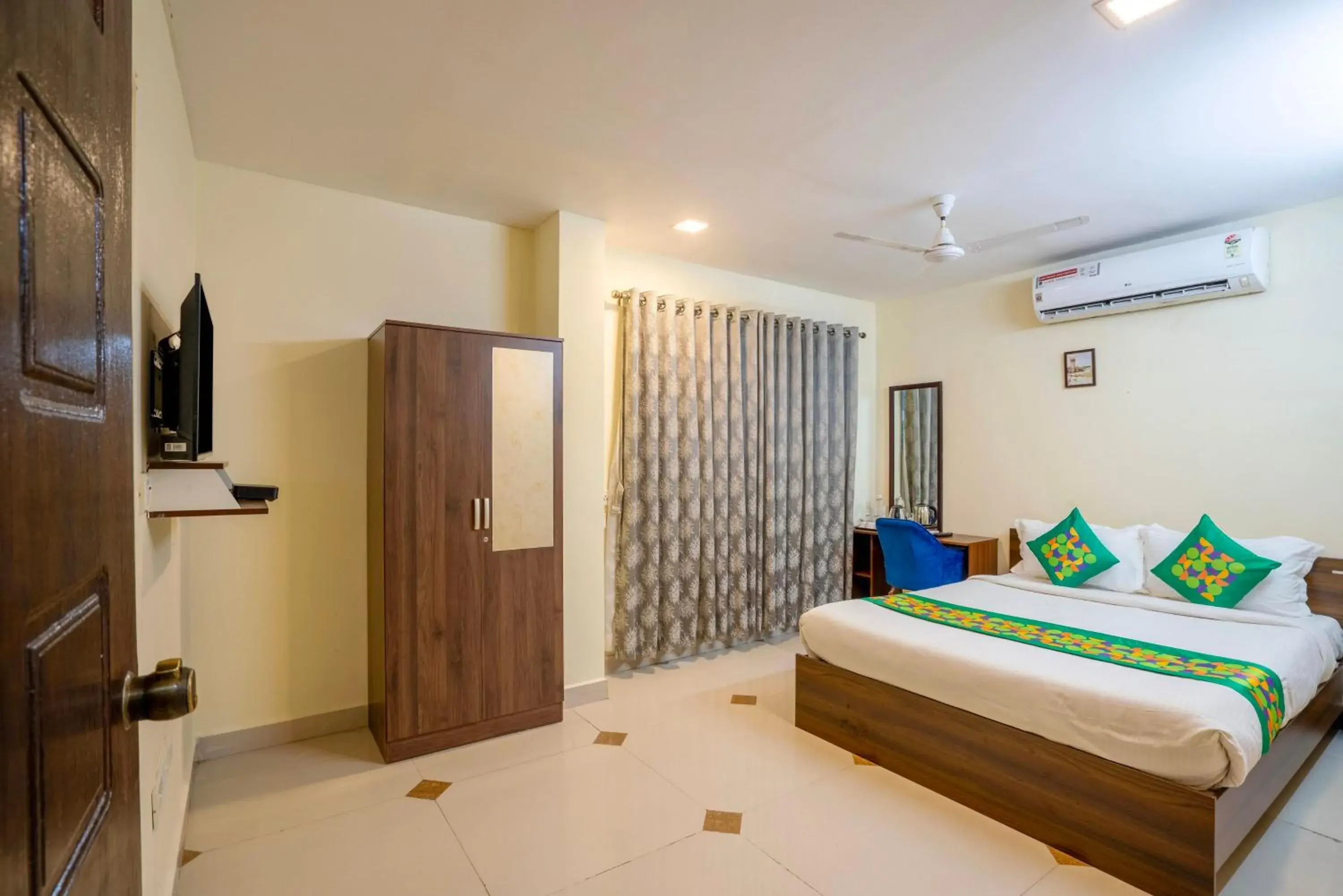 Bedroom, Bed in Treebo Srico, Banjara Hills Bedroom, Bed in Treebo Srico, Banjara Hills