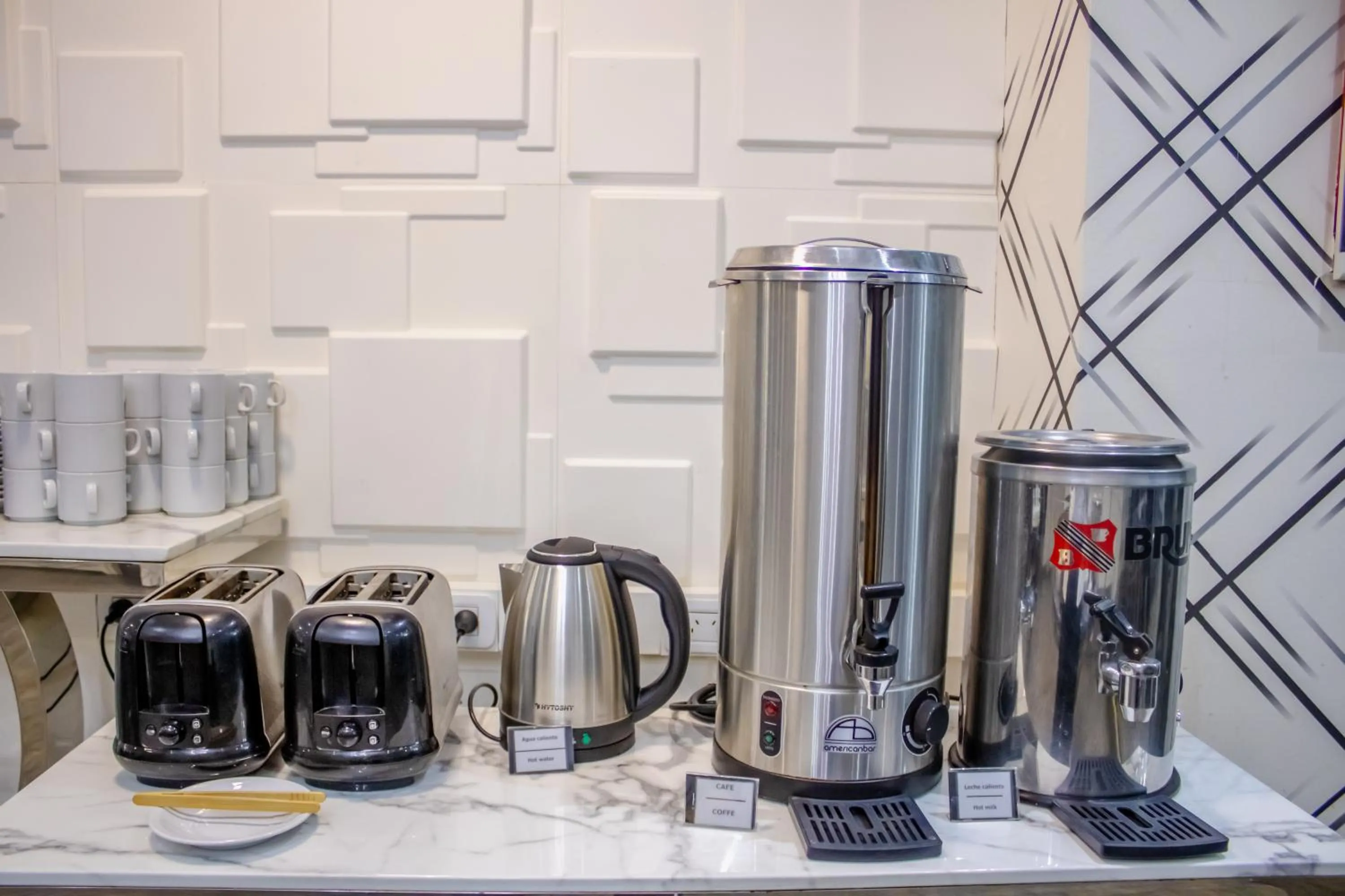 Coffee/tea facilities in Ker Belgrano Hotel