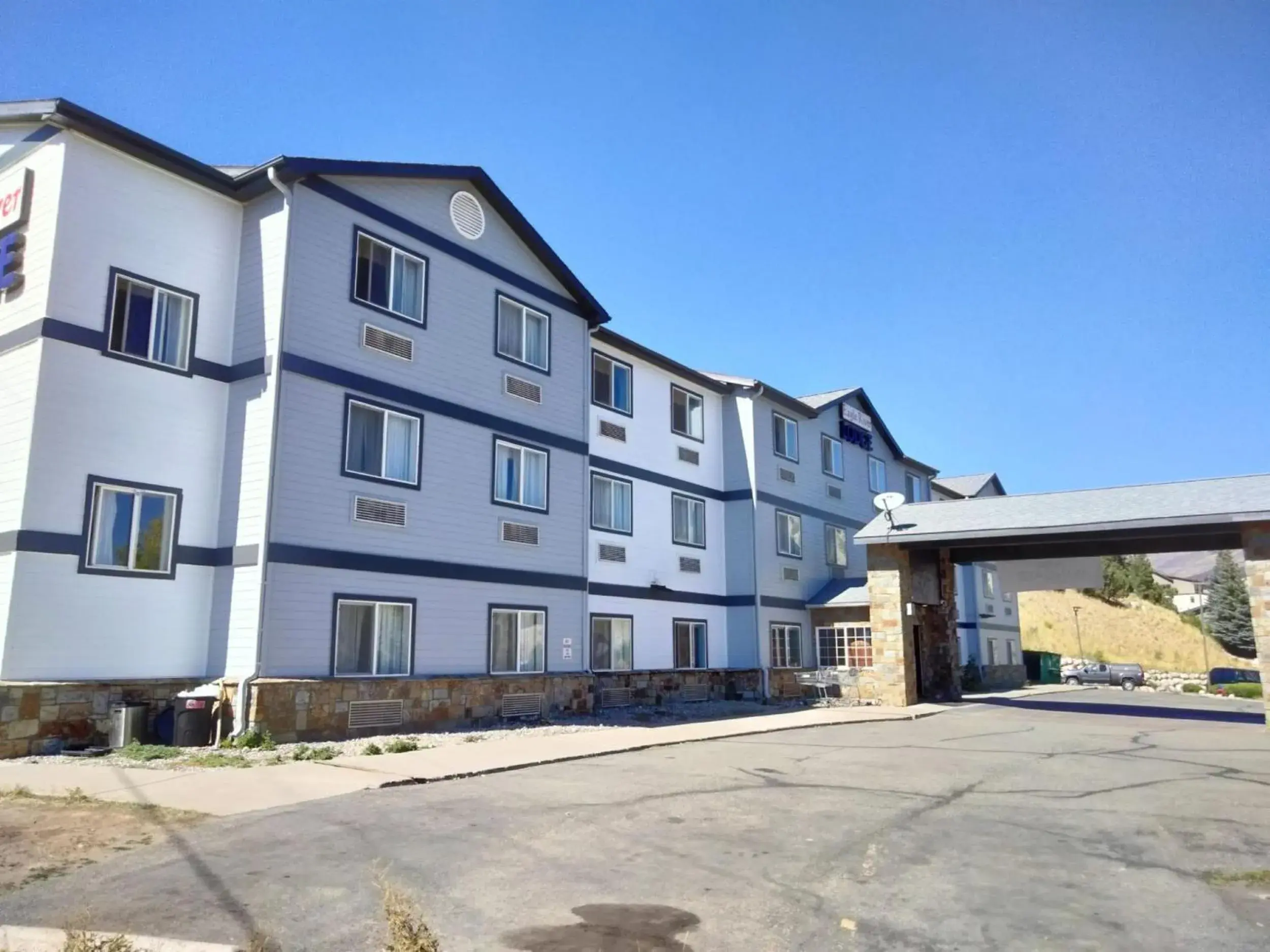 Property building in Wingate by Wyndham Eagle Vail Valley Property building in Wingate by Wyndham Eagle Vail Valley