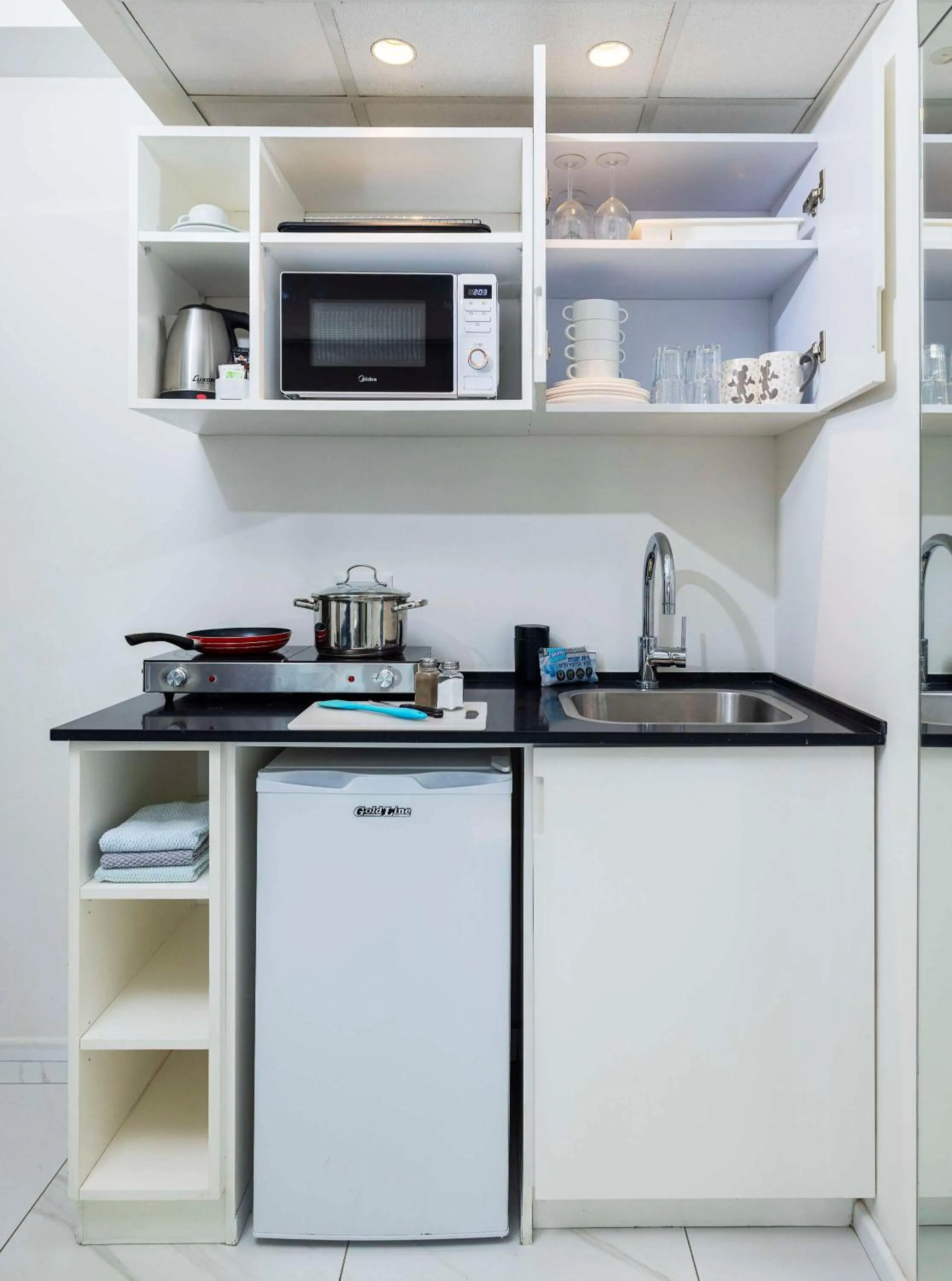 Kitchen or kitchenette in Best Western Regency Suites