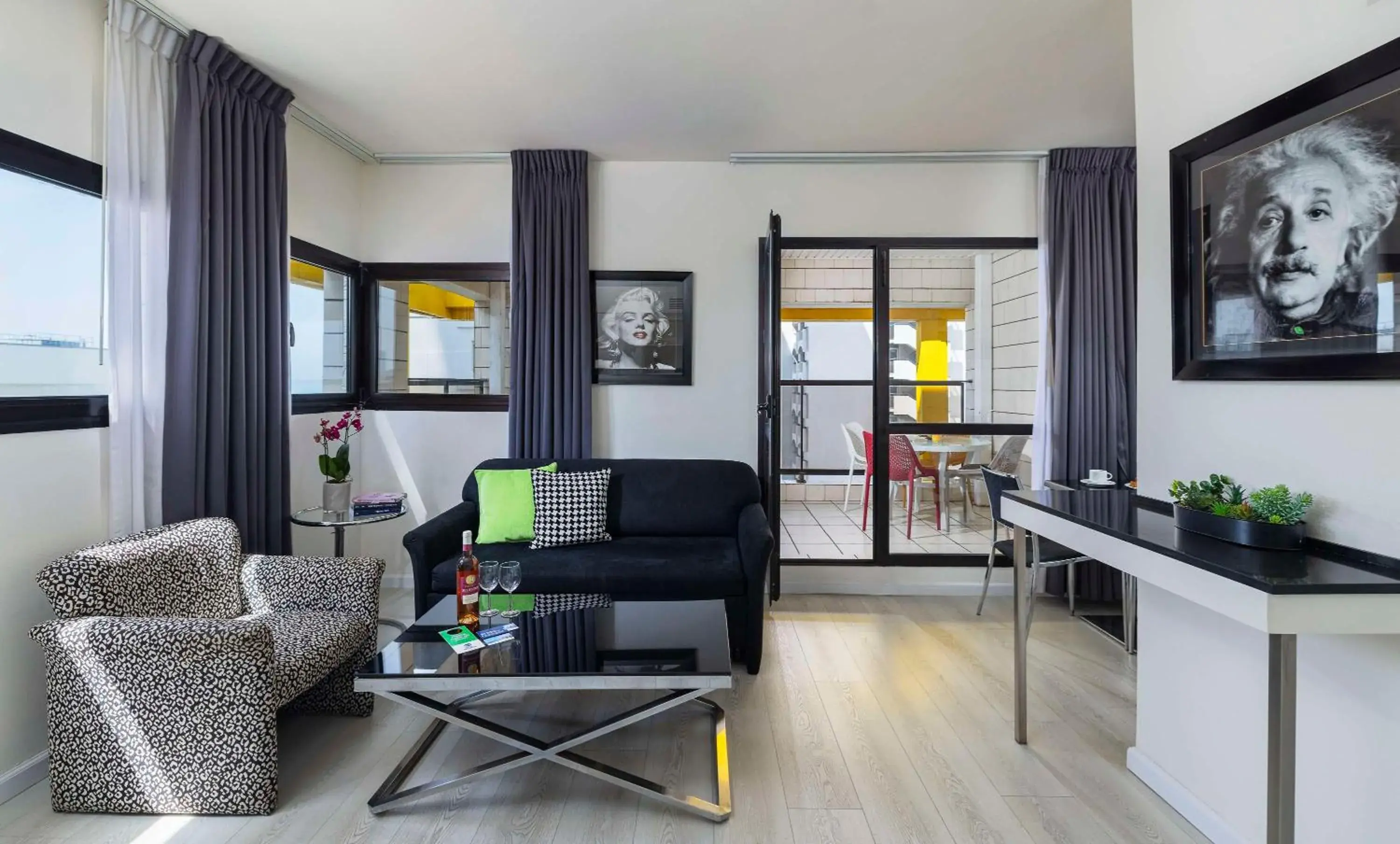 Photo of the whole room in Best Western Regency Suites Photo of the whole room in Best Western Regency Suites