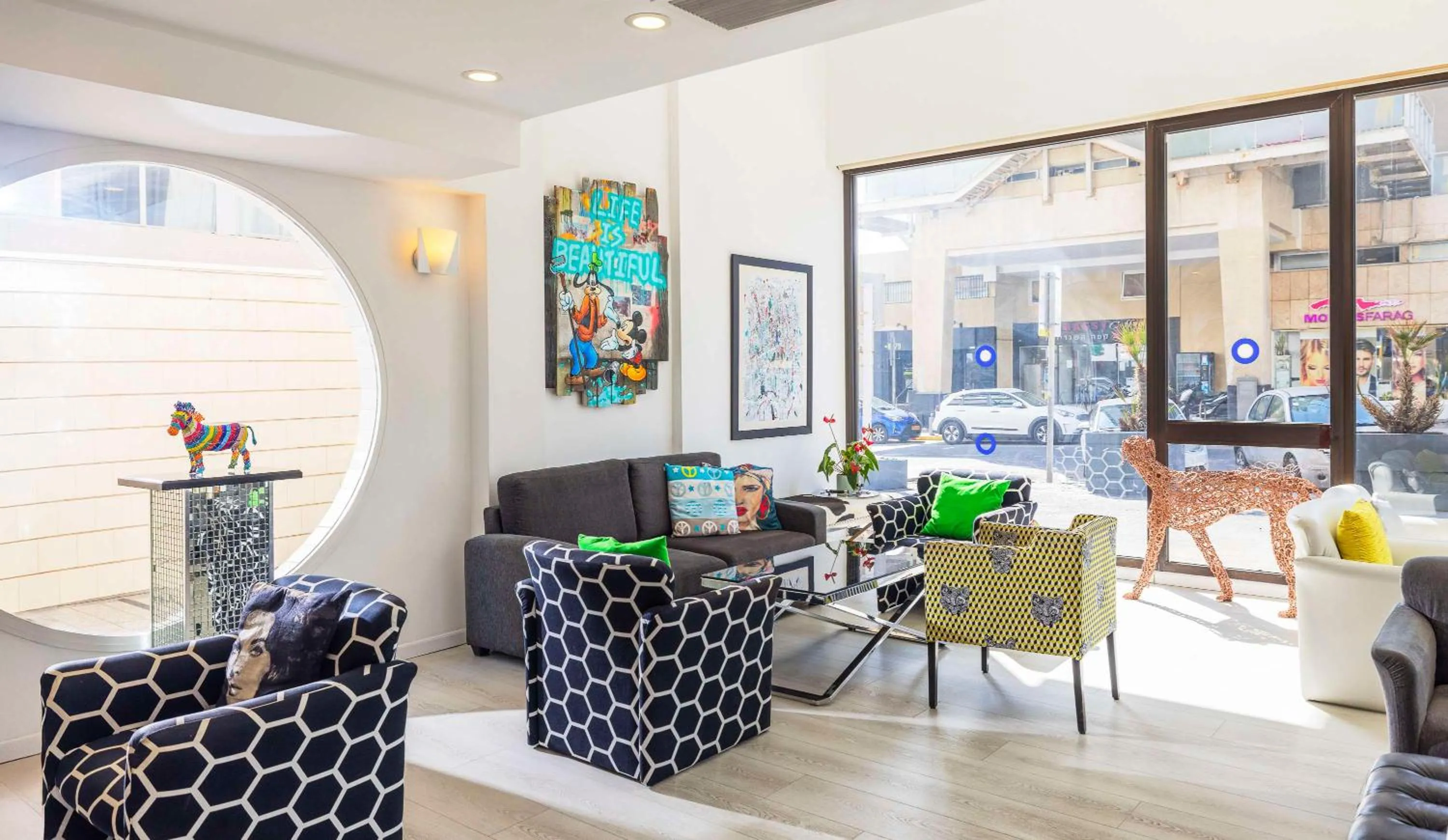 Lobby or reception in Best Western Regency Suites