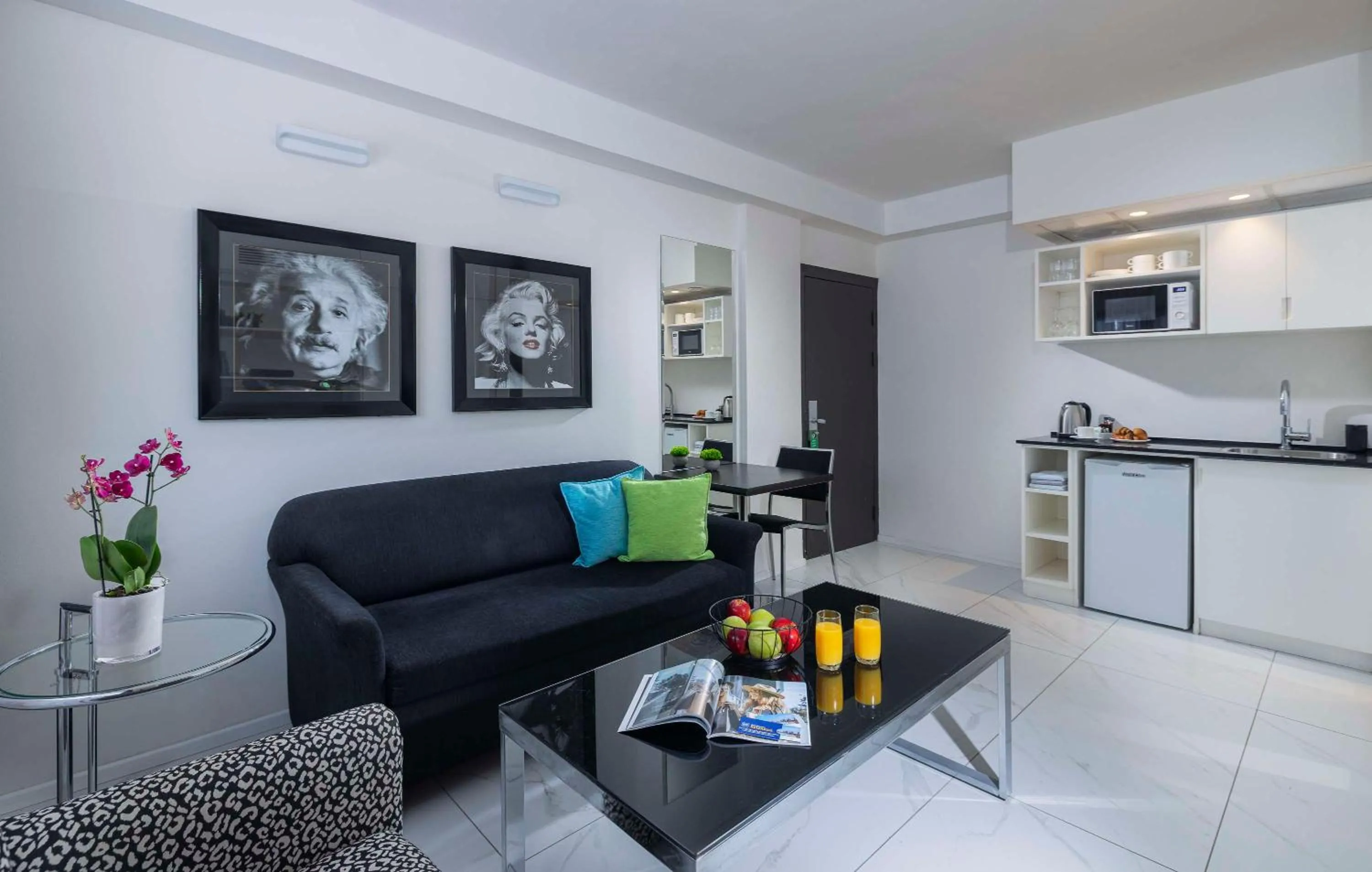 Photo of the whole room in Best Western Regency Suites