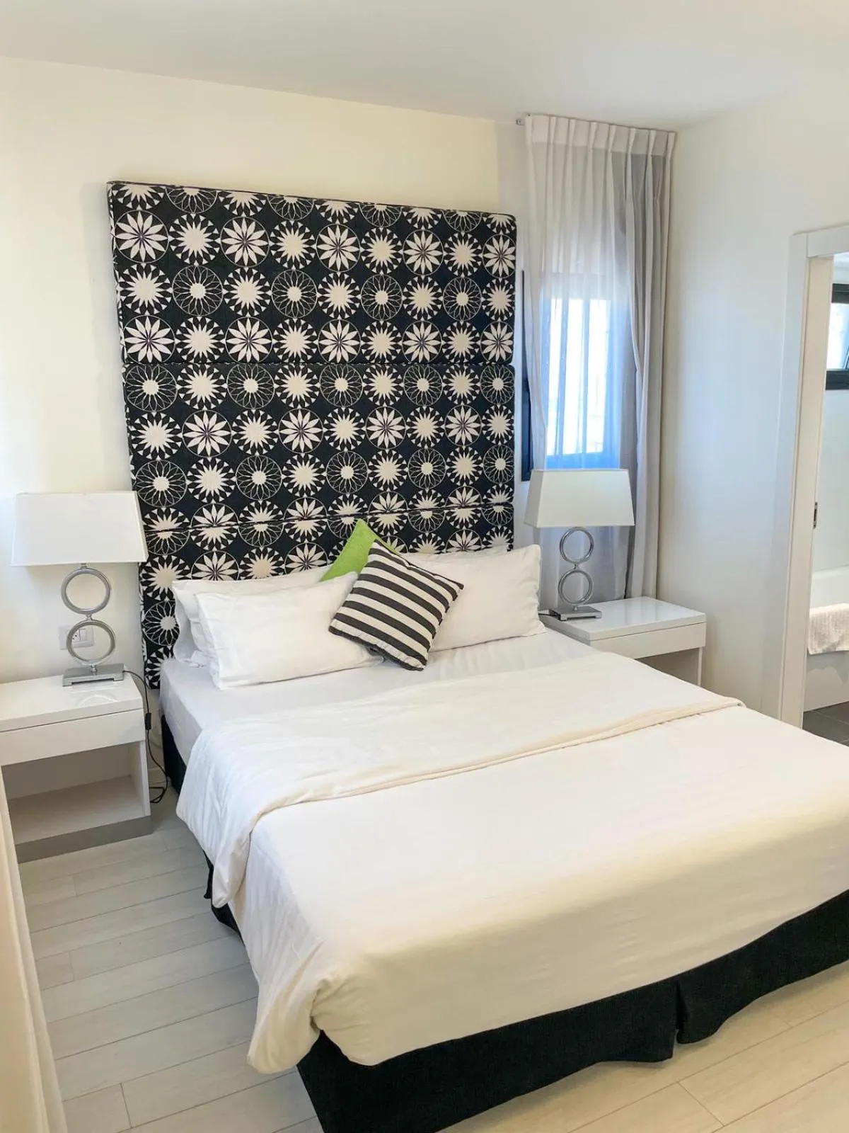 Bed in Best Western Regency Suites