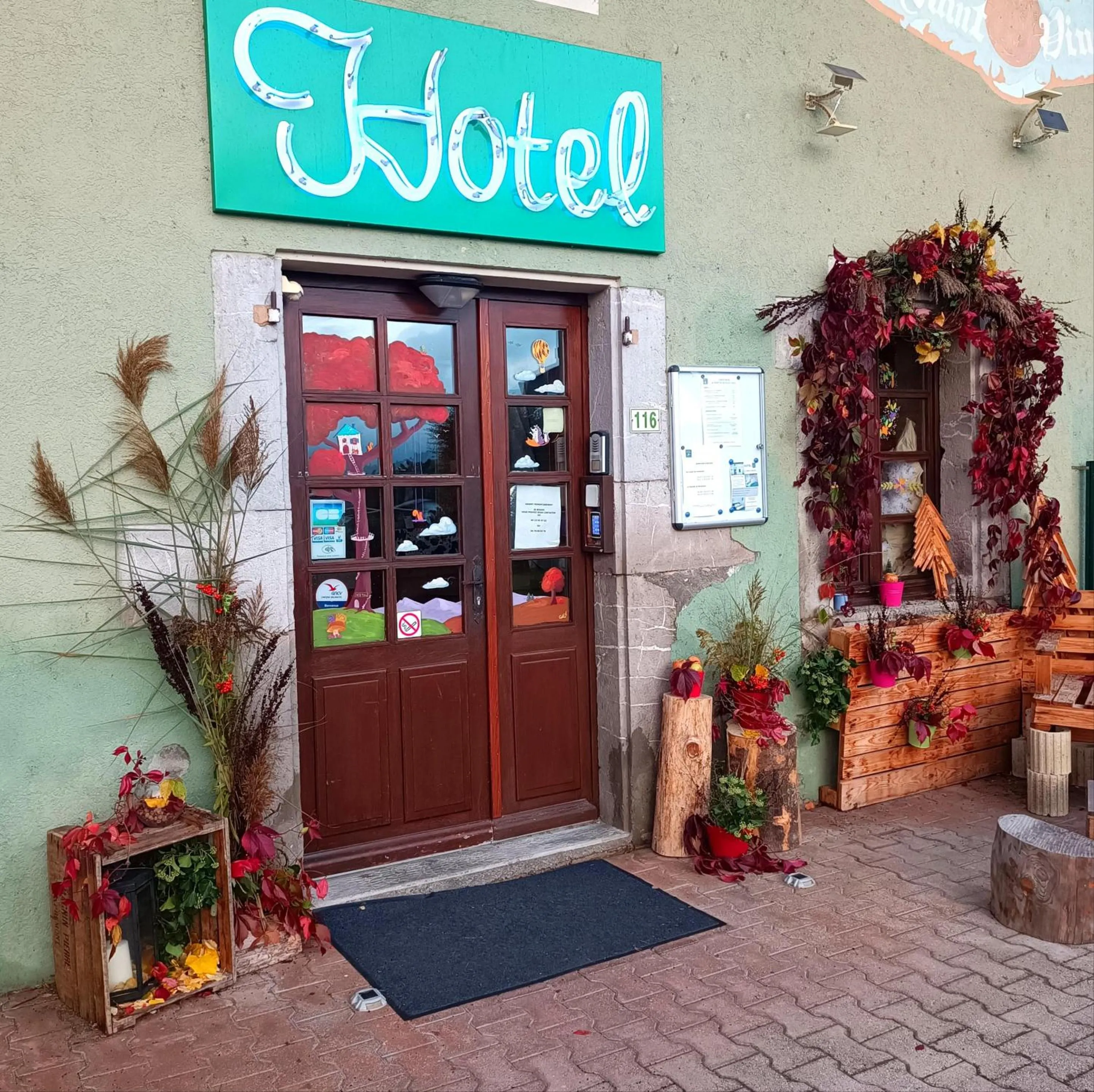 Facade/entrance in Le Saint Vincent