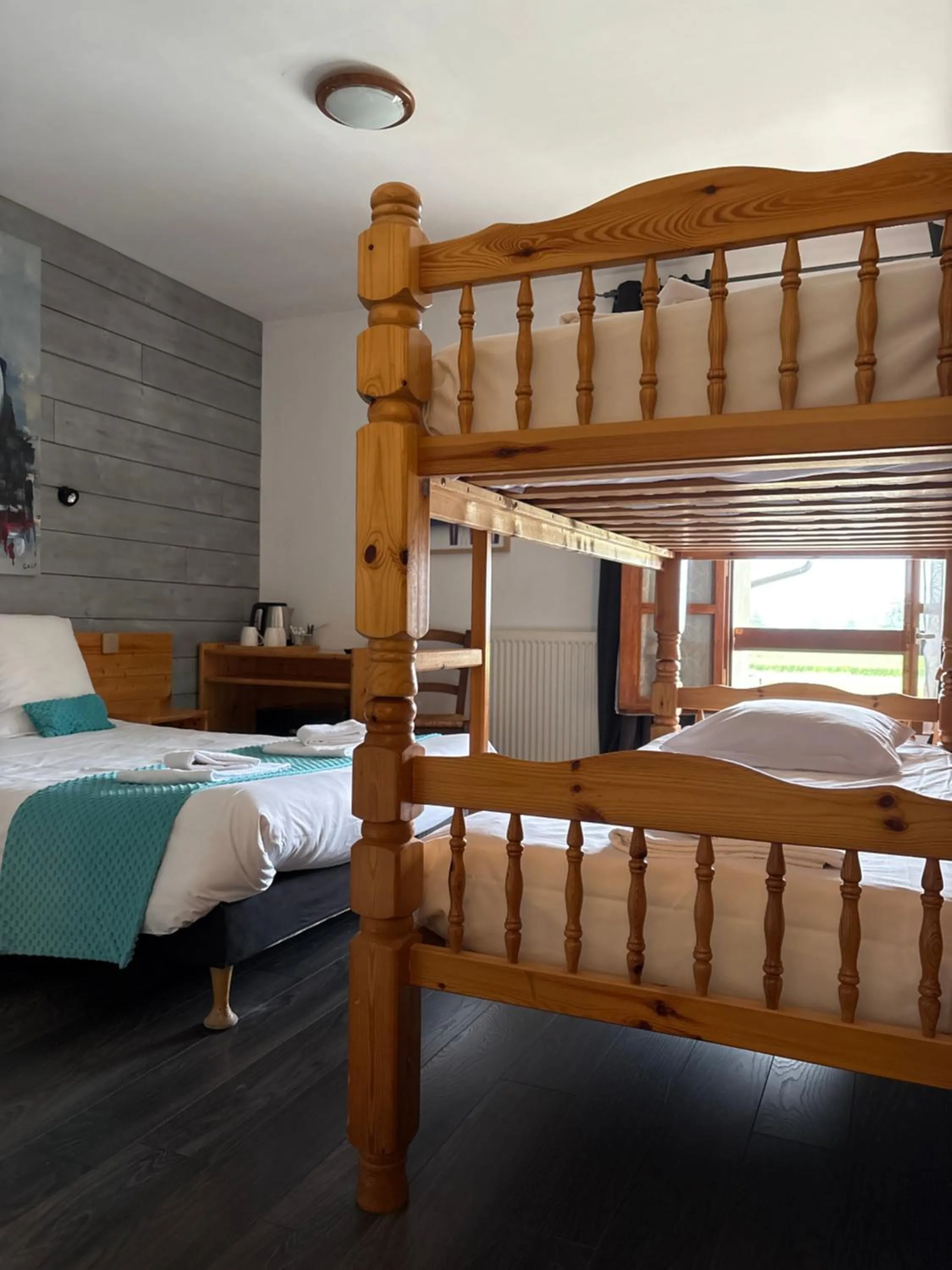 Photo of the whole room, Bed in Le Saint Vincent